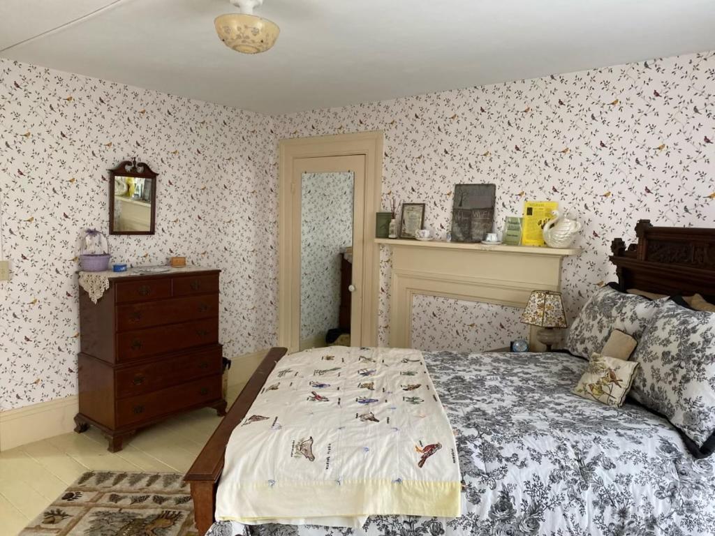 Standard Double Room with Shared Bathroom photo 3