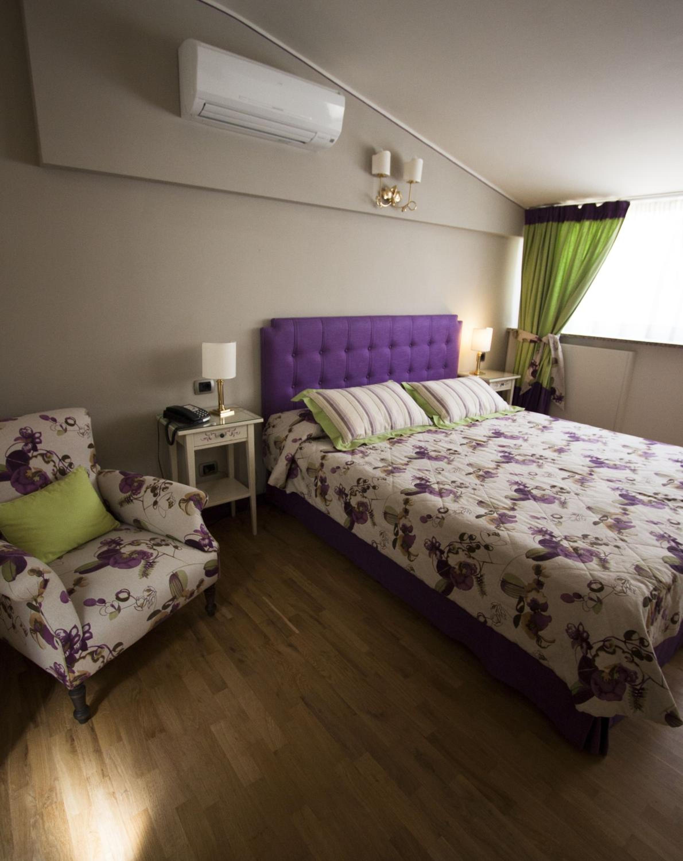 Double Room - Photo 12