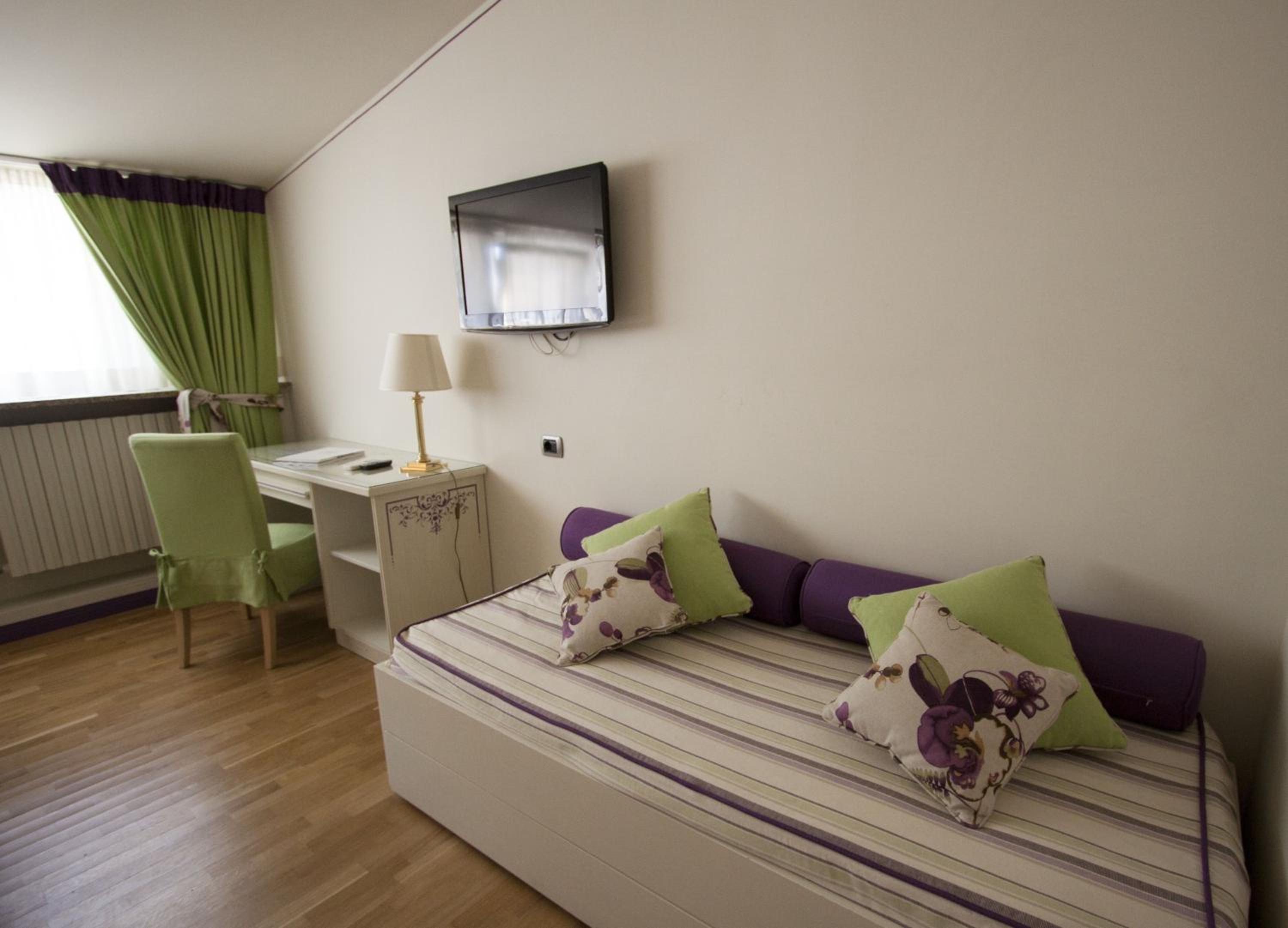 Double Room - Photo 11