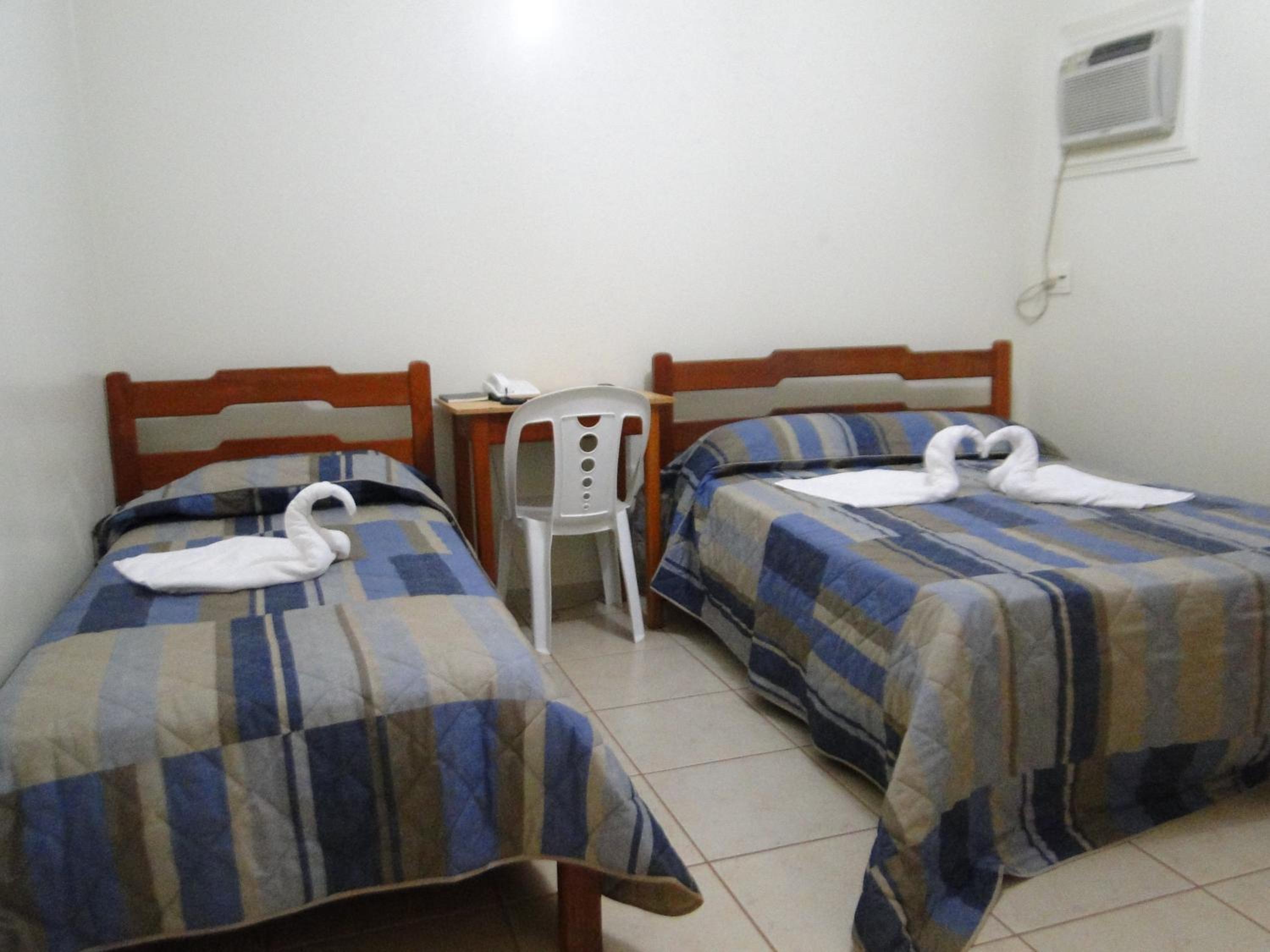Economy Triple Room photo 2