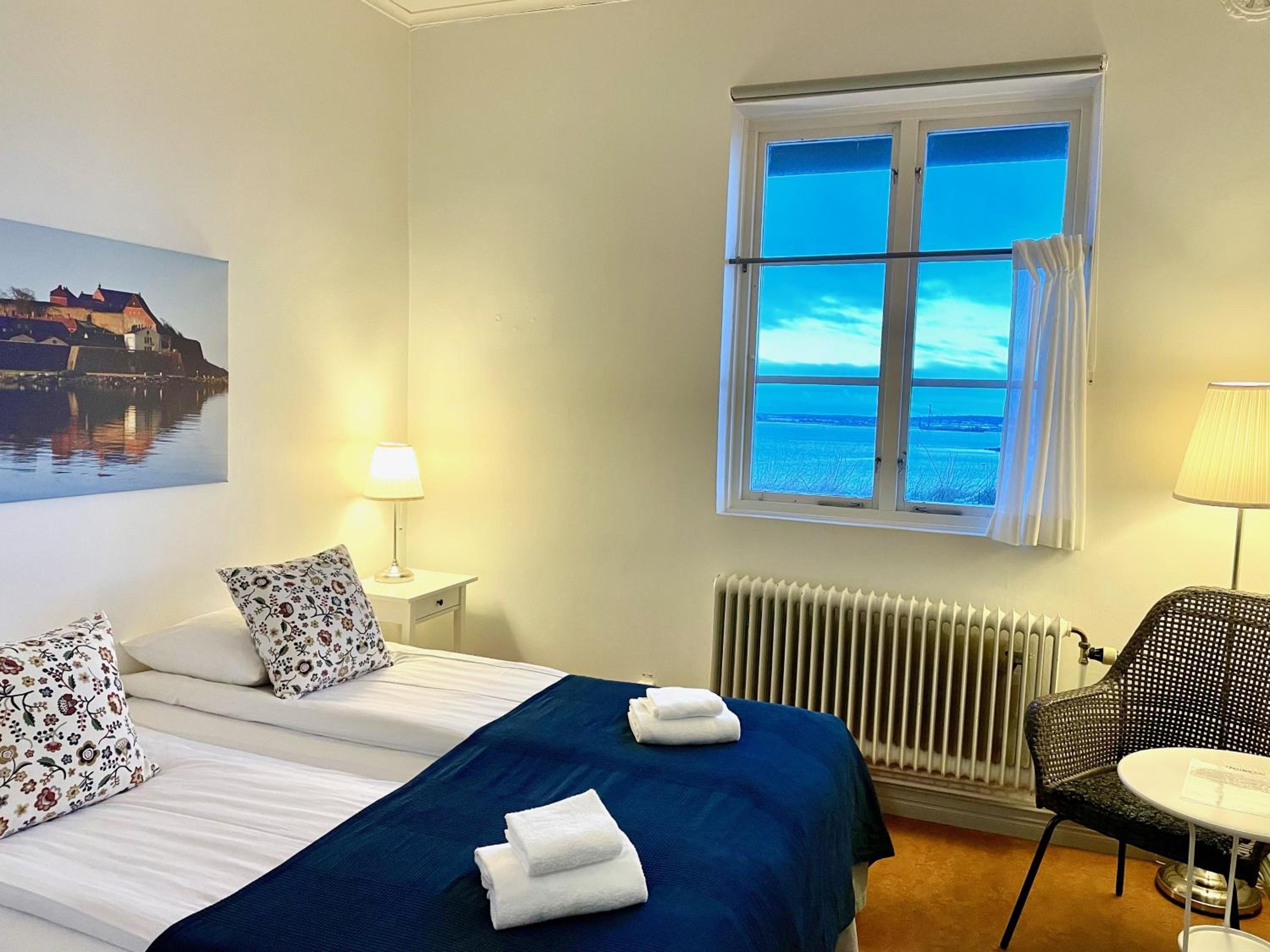 Standard Twin Room Sea View with Shared Bathroom photo 3