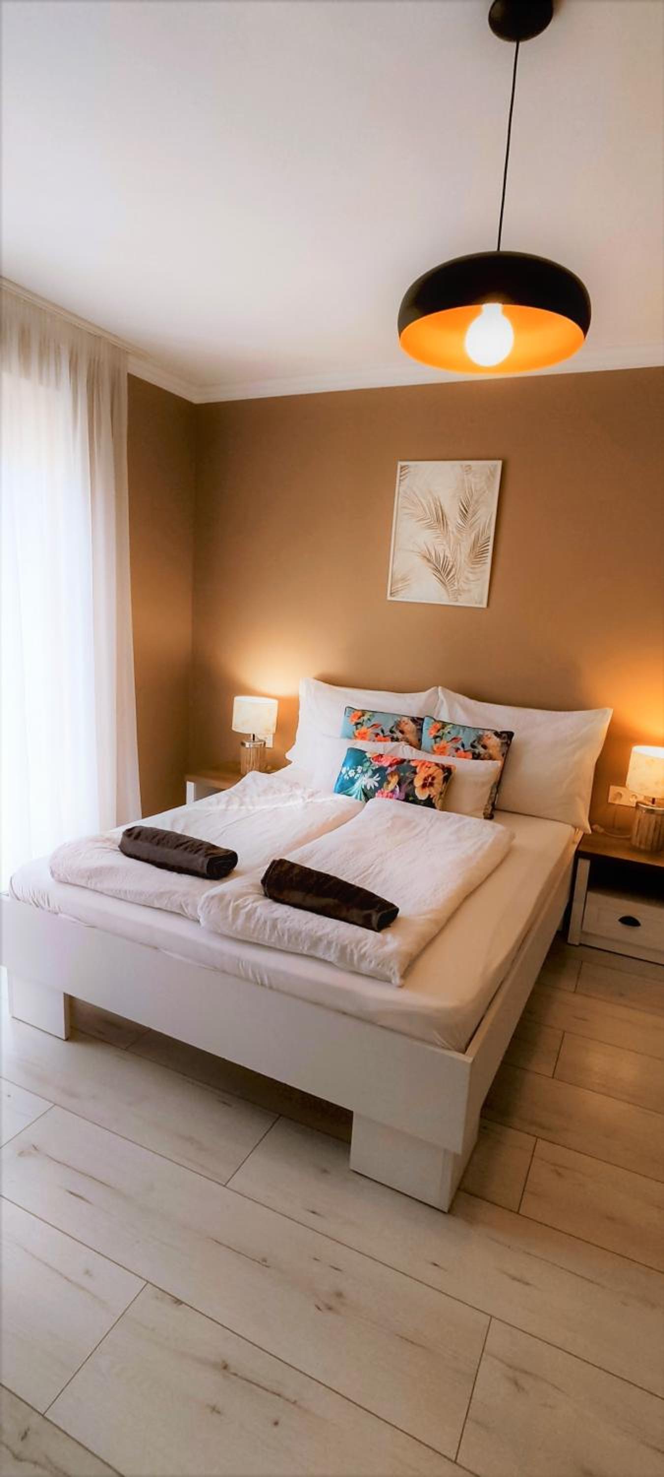One-Bedroom Apartment - Photo 1