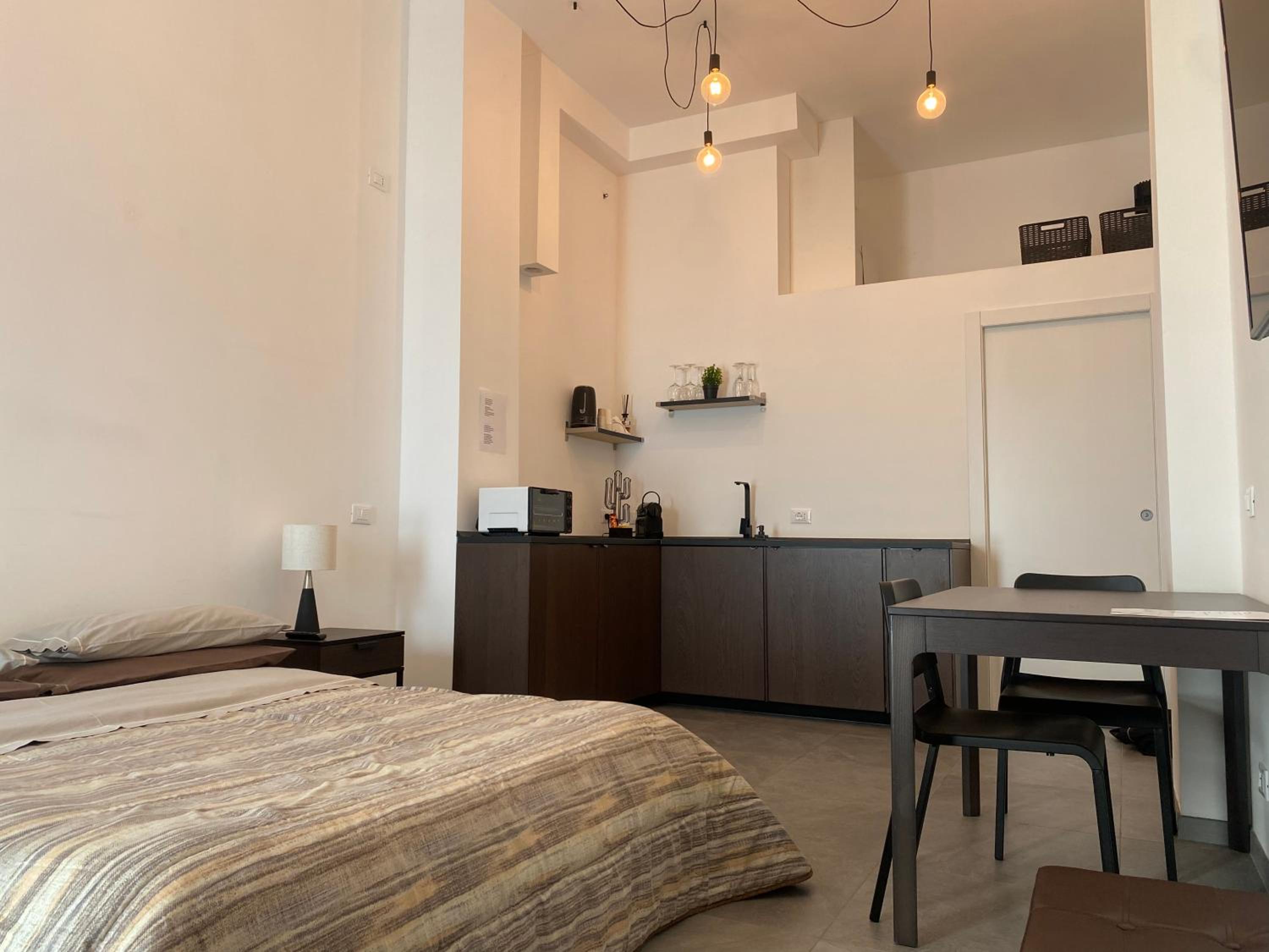 One-Bedroom Apartment photo 1