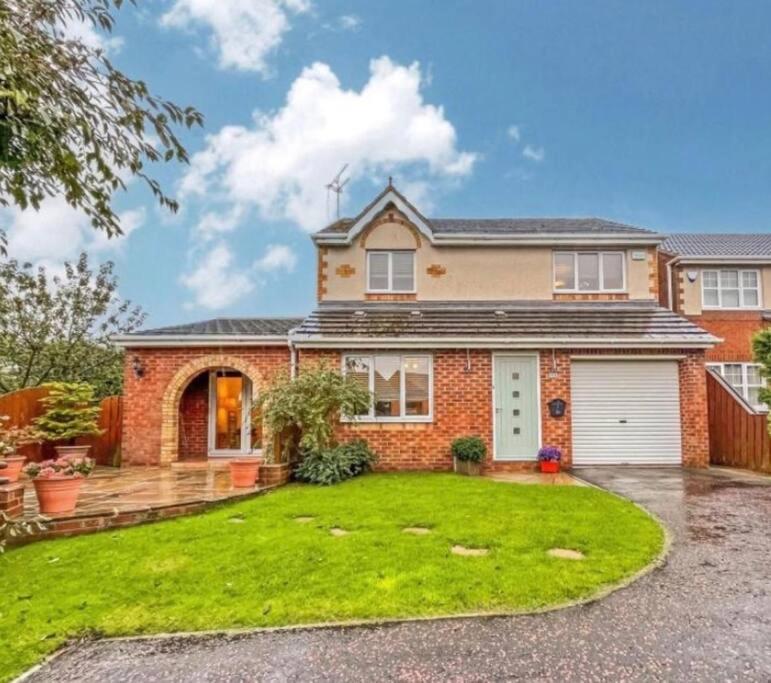 Three-Bedroom House photo 2