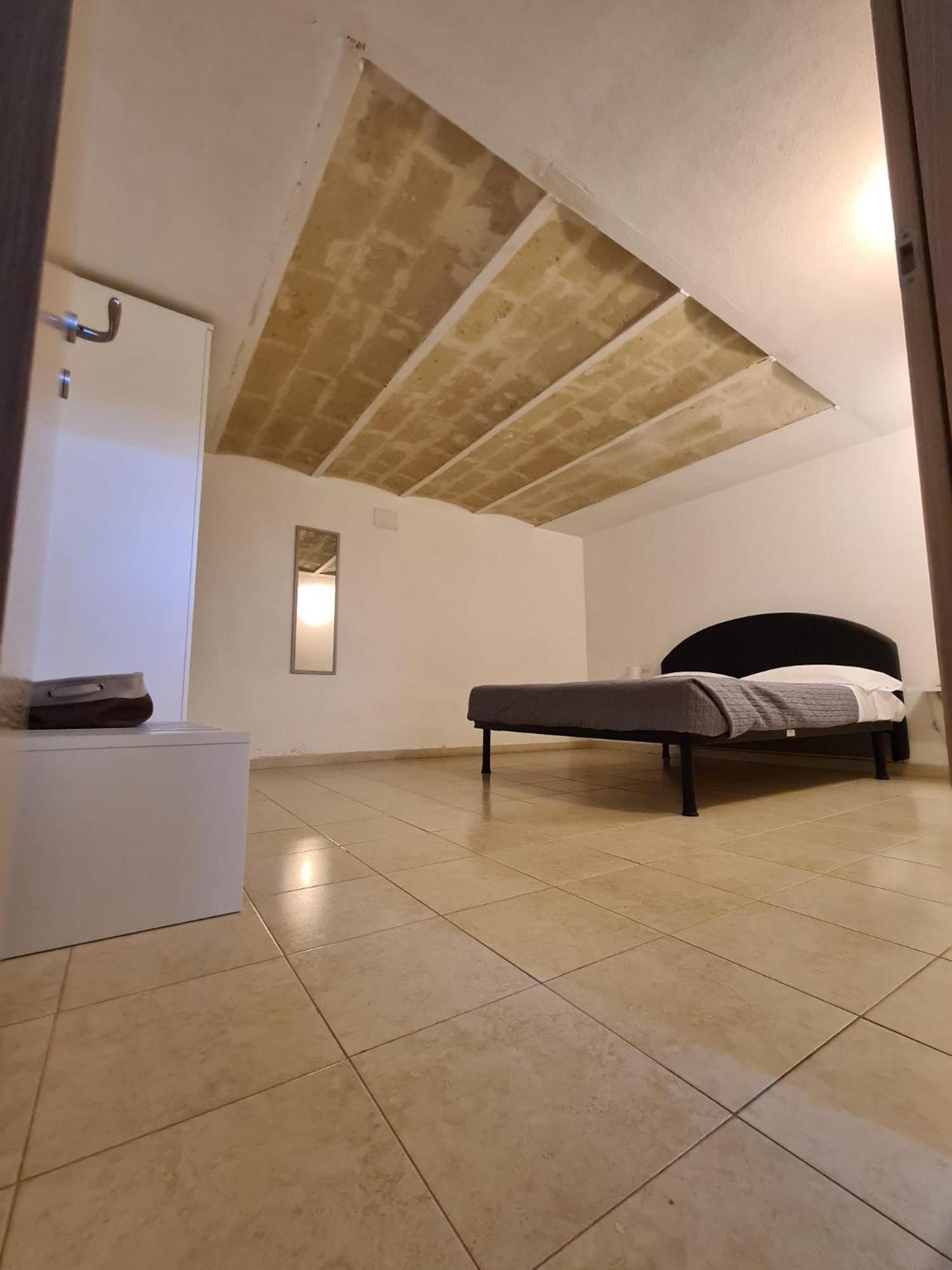 One-Bedroom Apartment with Terrace Vico Secondo Casalnuovo n. 7 - Photo 2