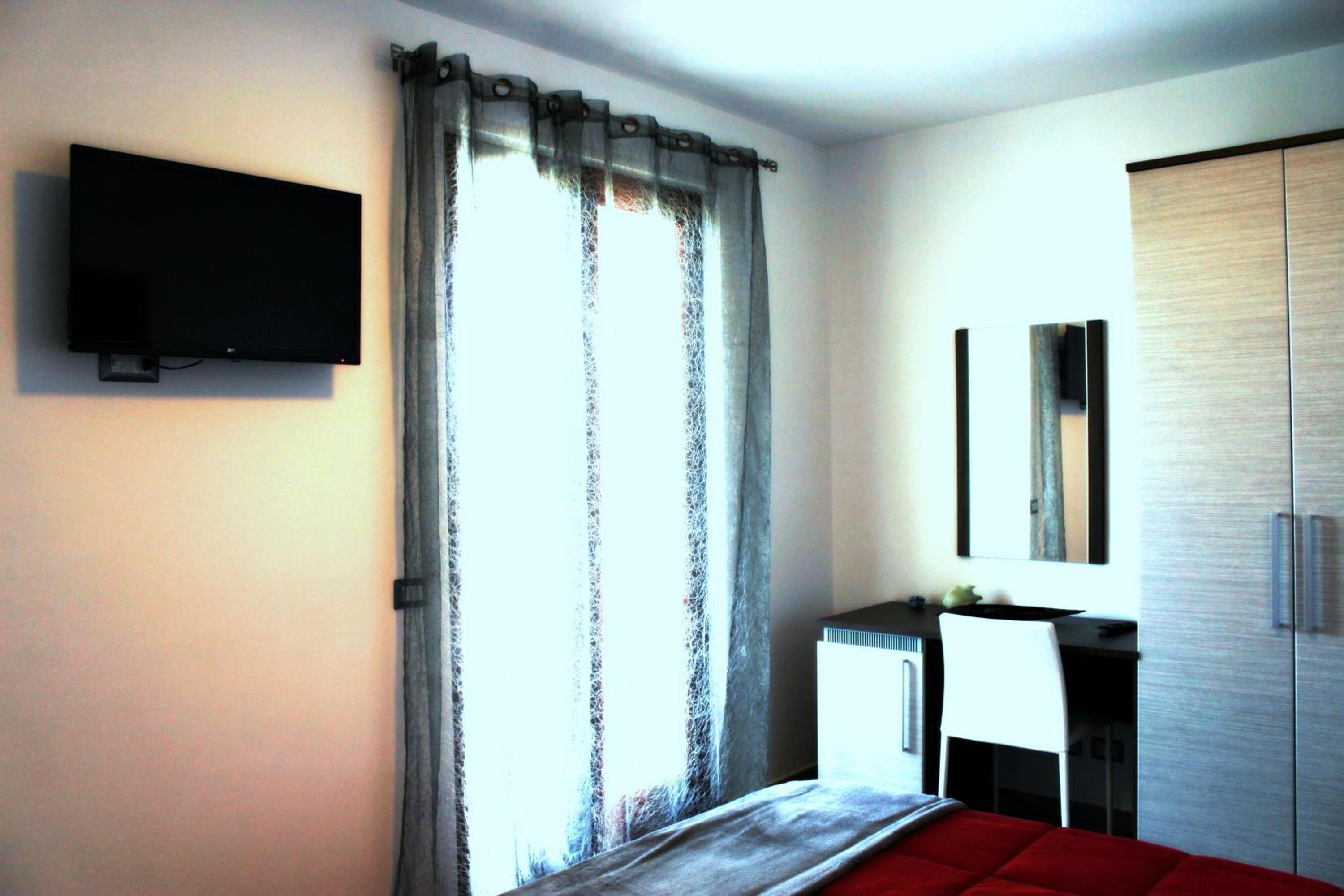 Deluxe Double Room - Photo 12