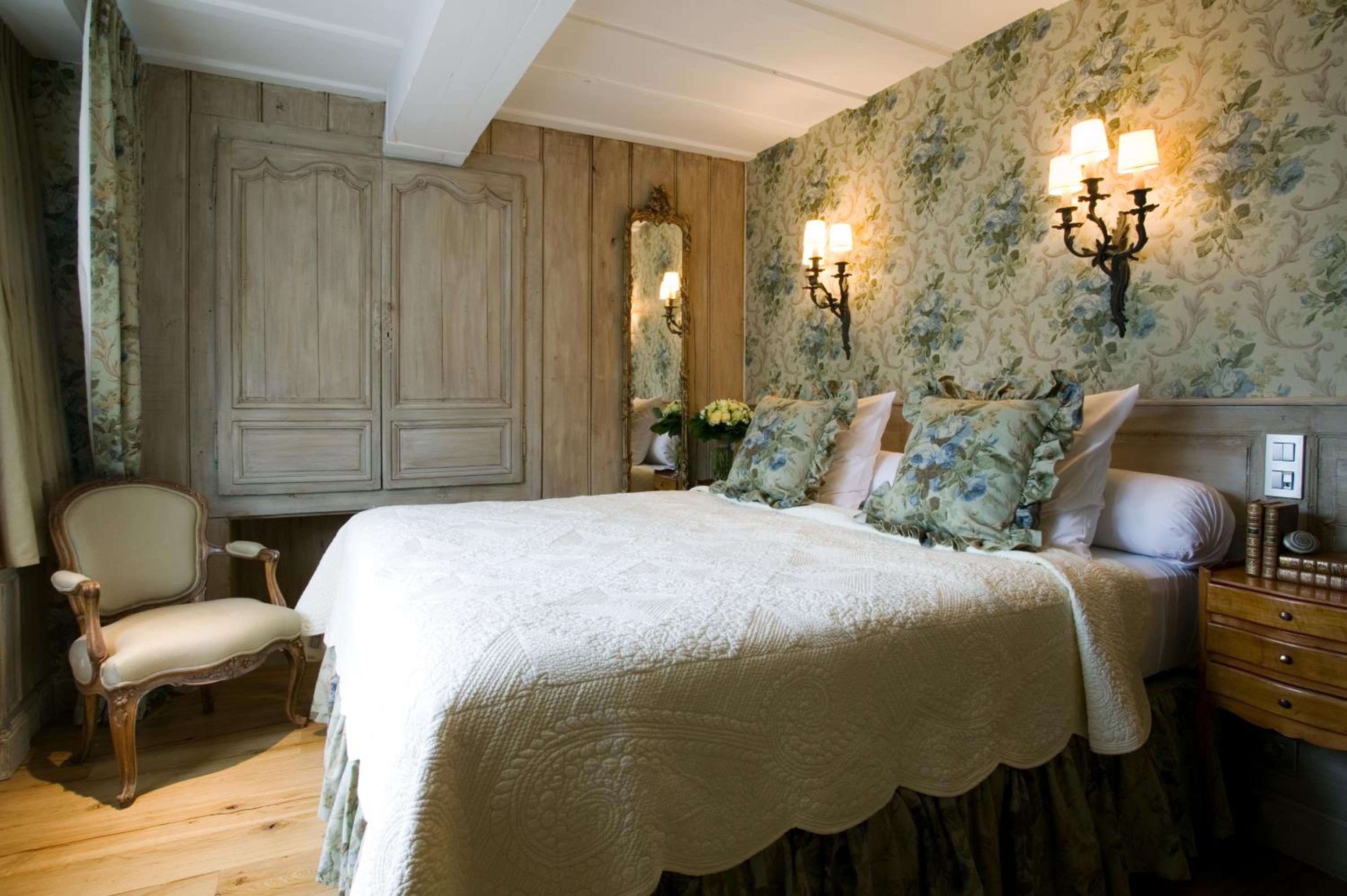 Canal View Room