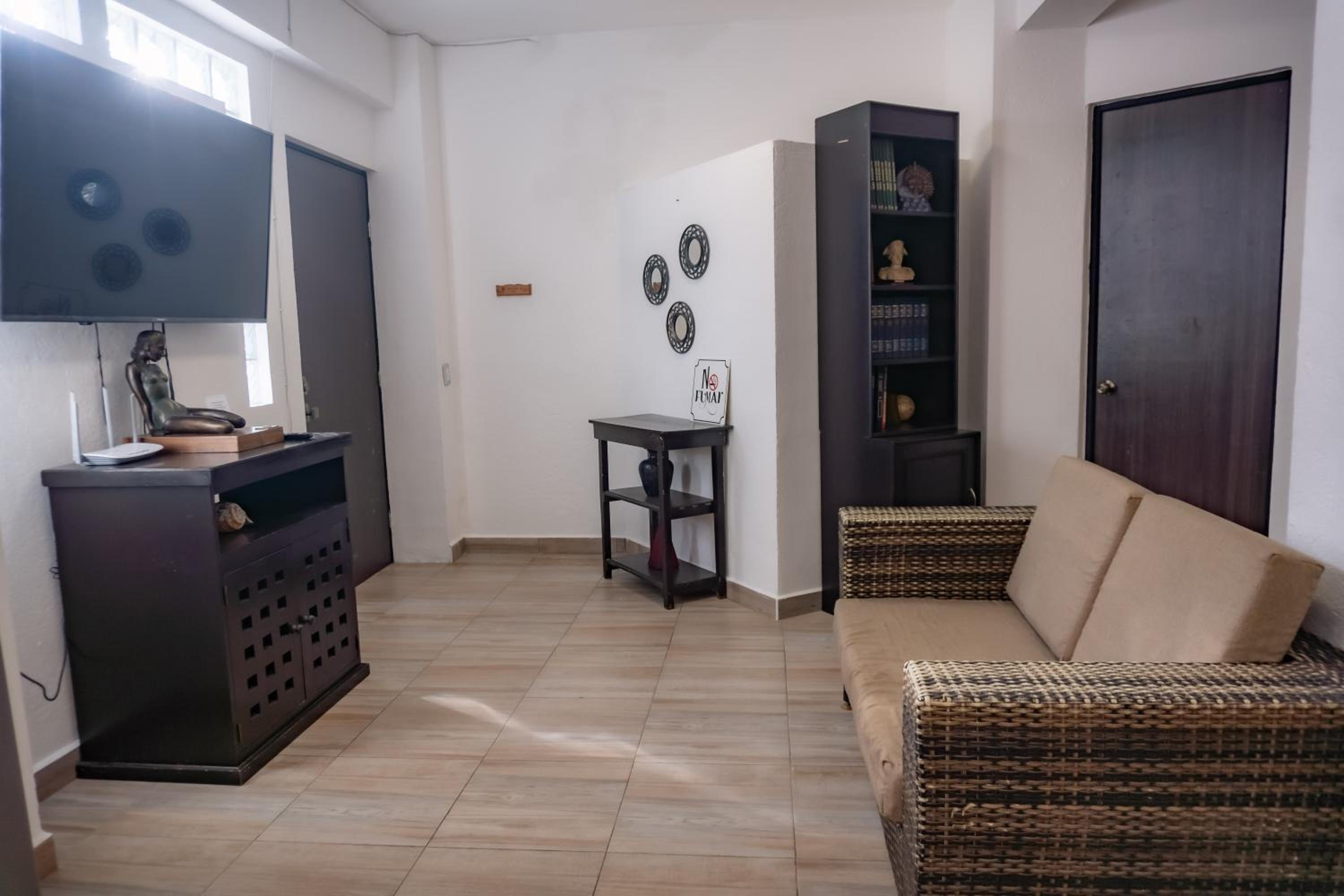 One-Bedroom House - Photo 14