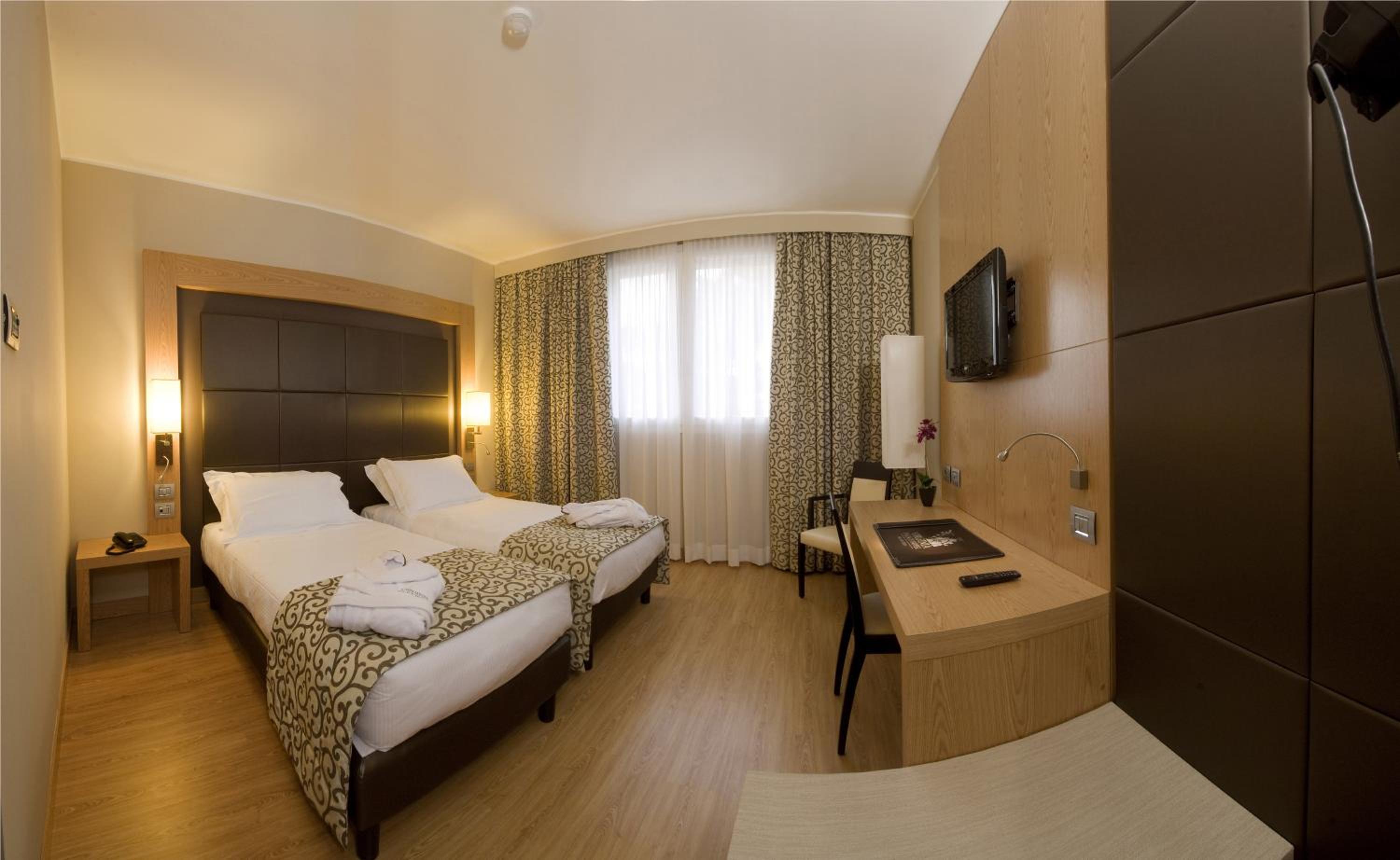 Twin Room - Photo 4