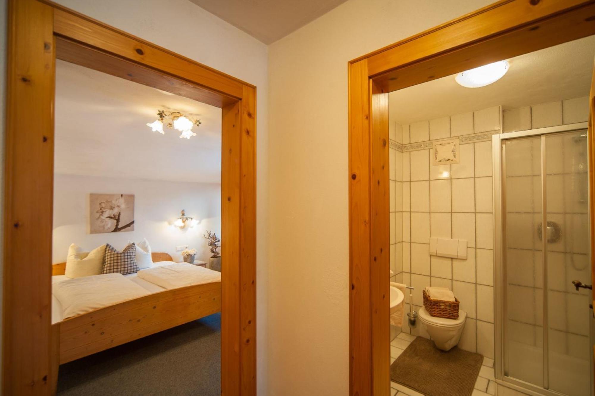 Three-Bedroom Apartment with Balcony photo 3