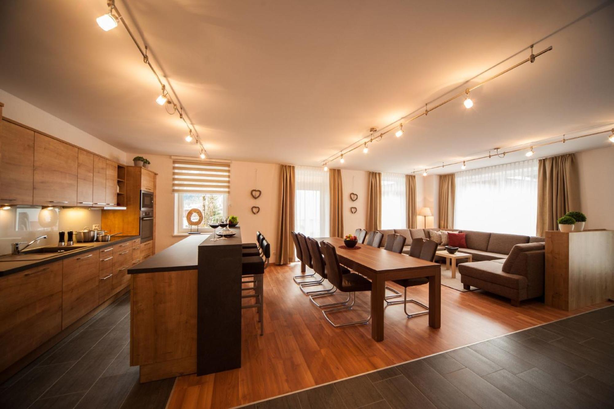 Four-Bedroom Apartment with Terrace