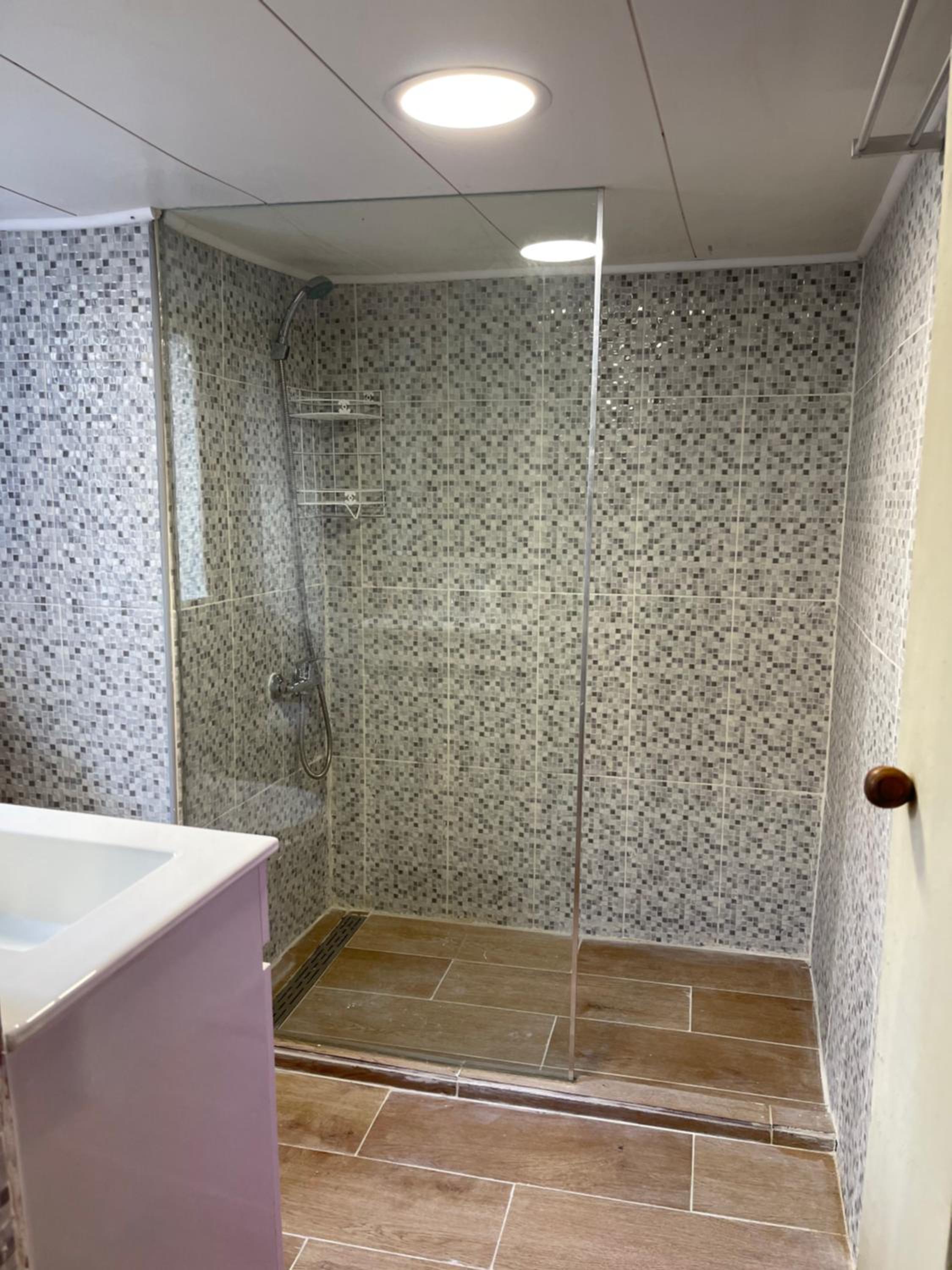 Suite - Photo 14