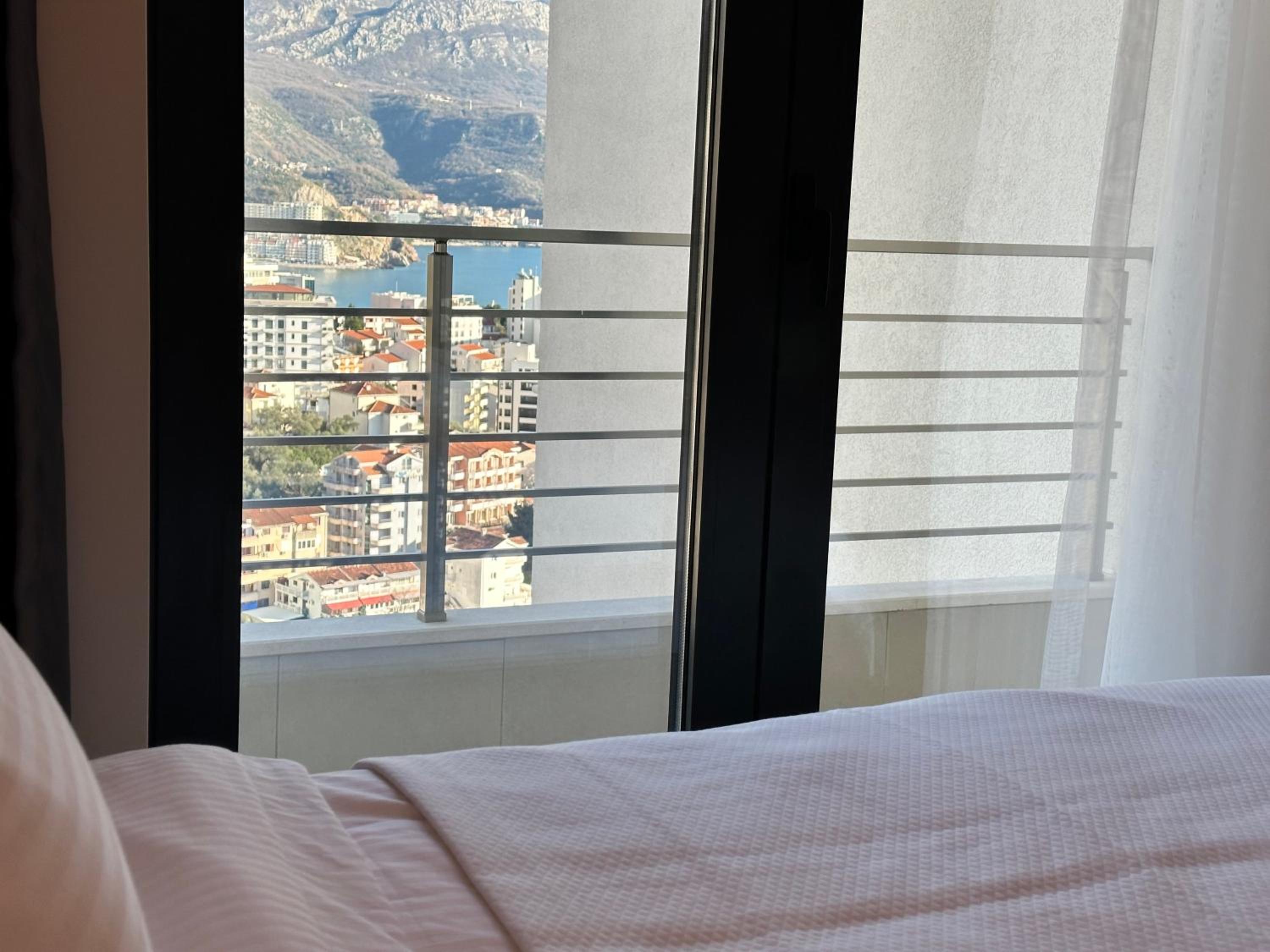 Apartment with Mountain View photo 2