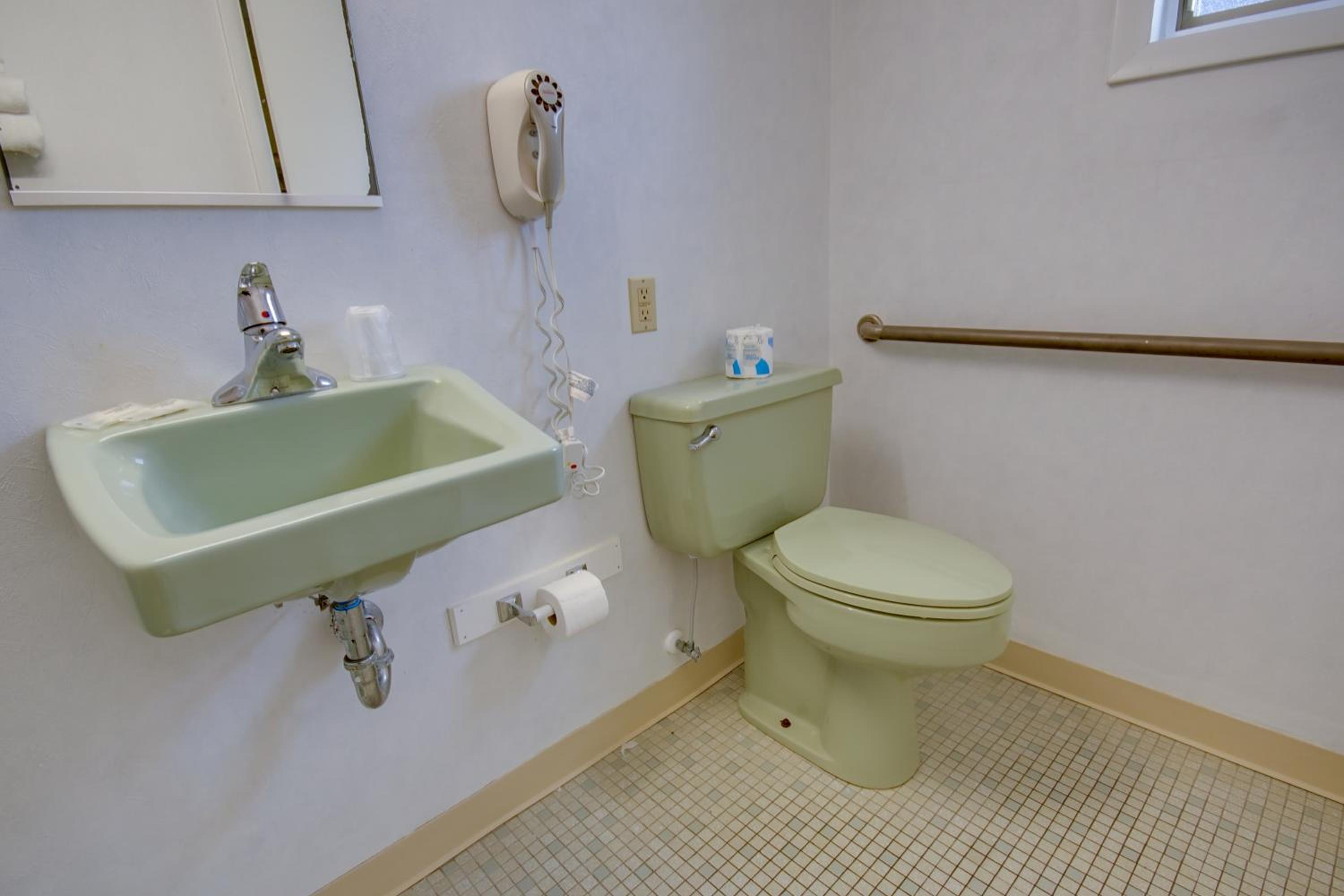 Accessible 2 Double Beds West Building  - Photo 2