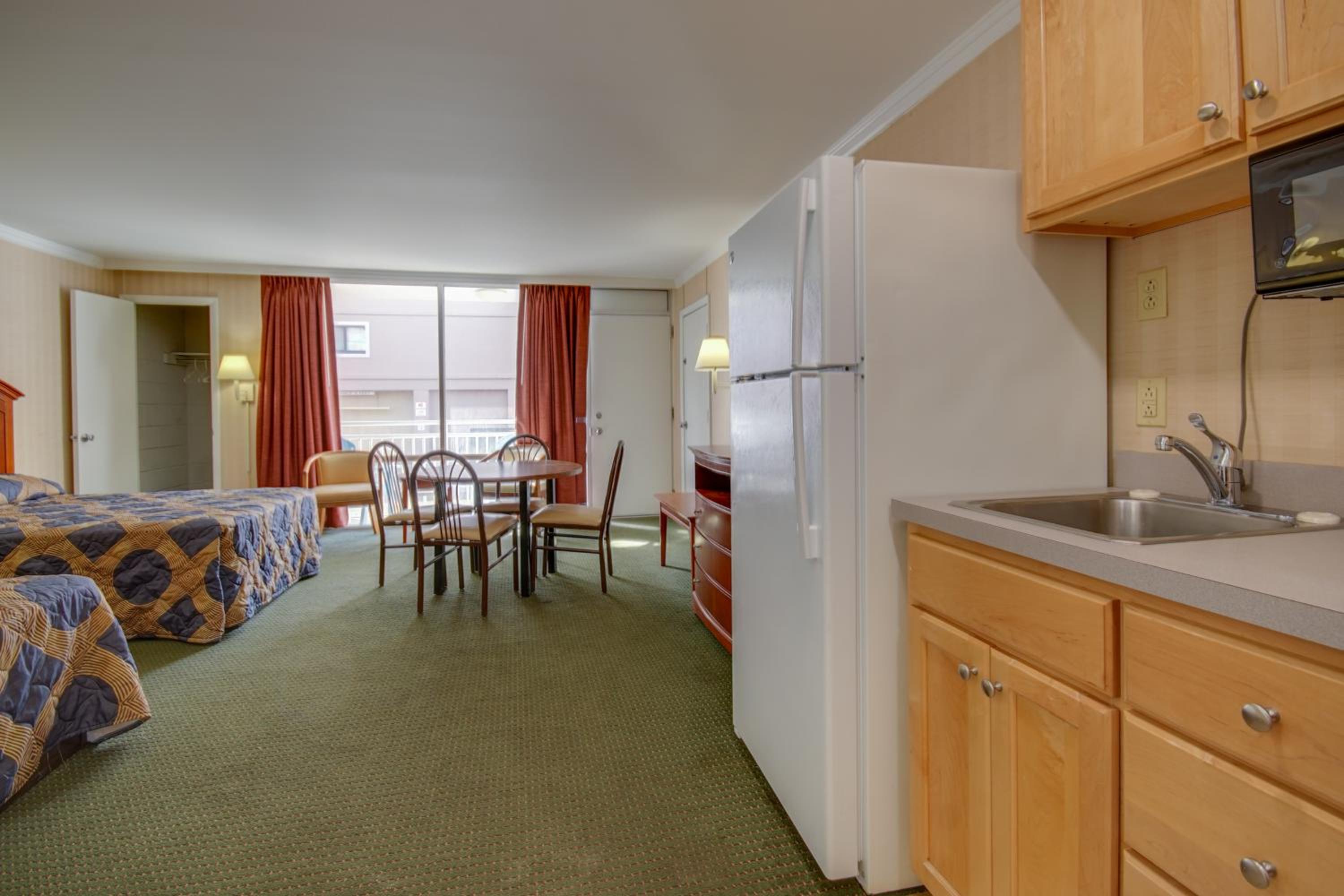 2 Double Bed Efficiency Oceanview - Photo 3