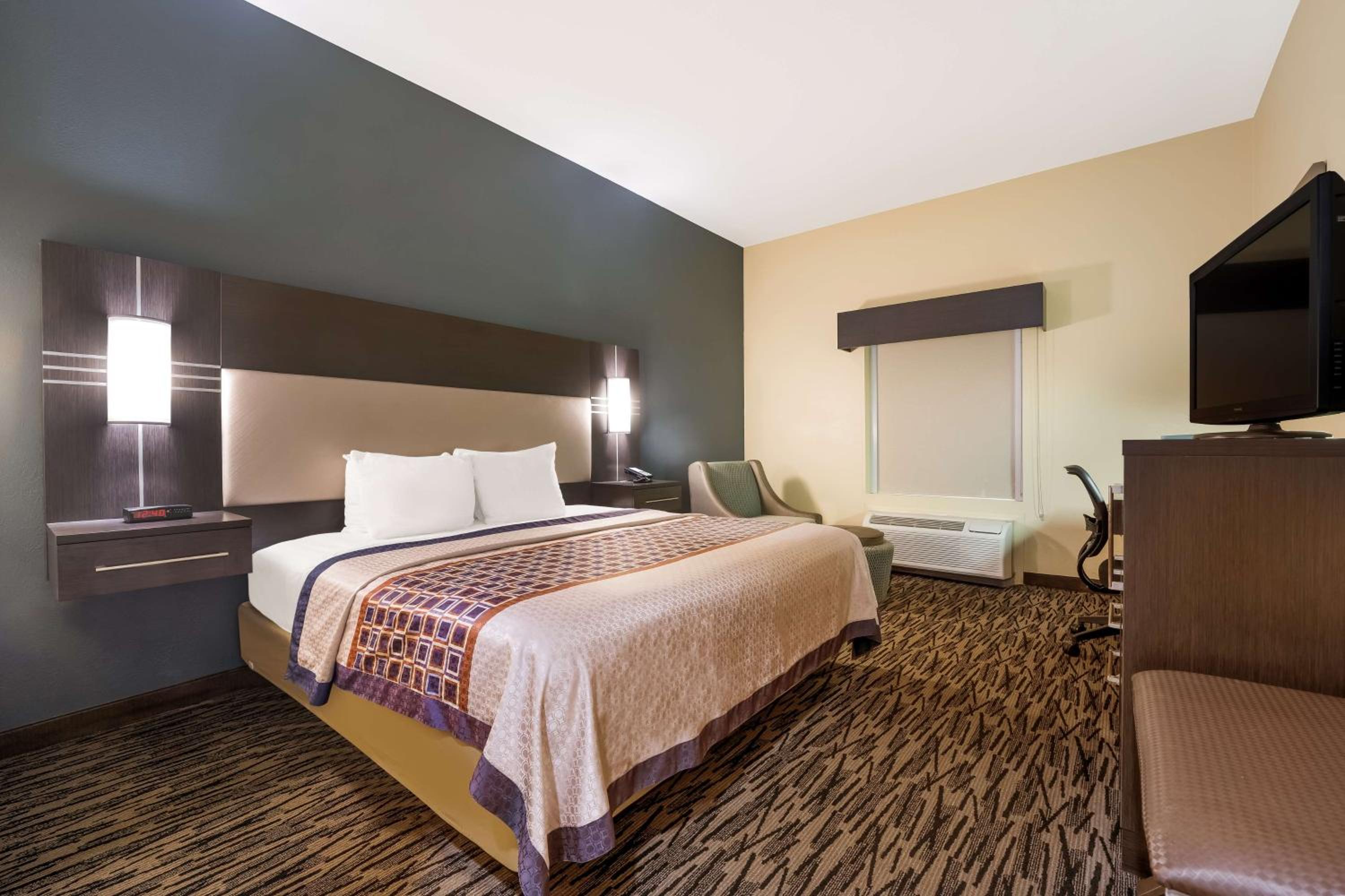 Deluxe King Room - Photo 1