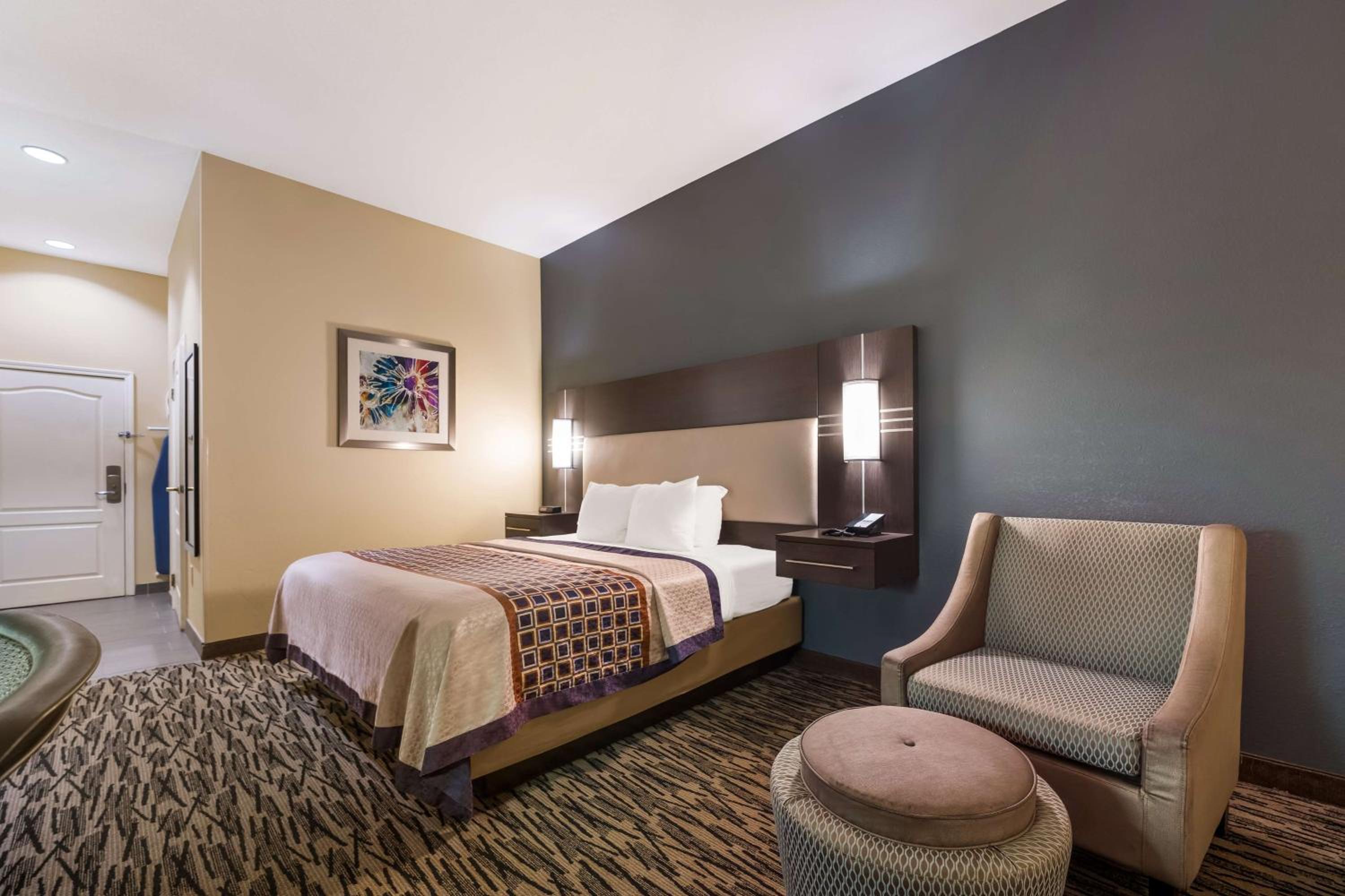 Deluxe King Room - Photo 5