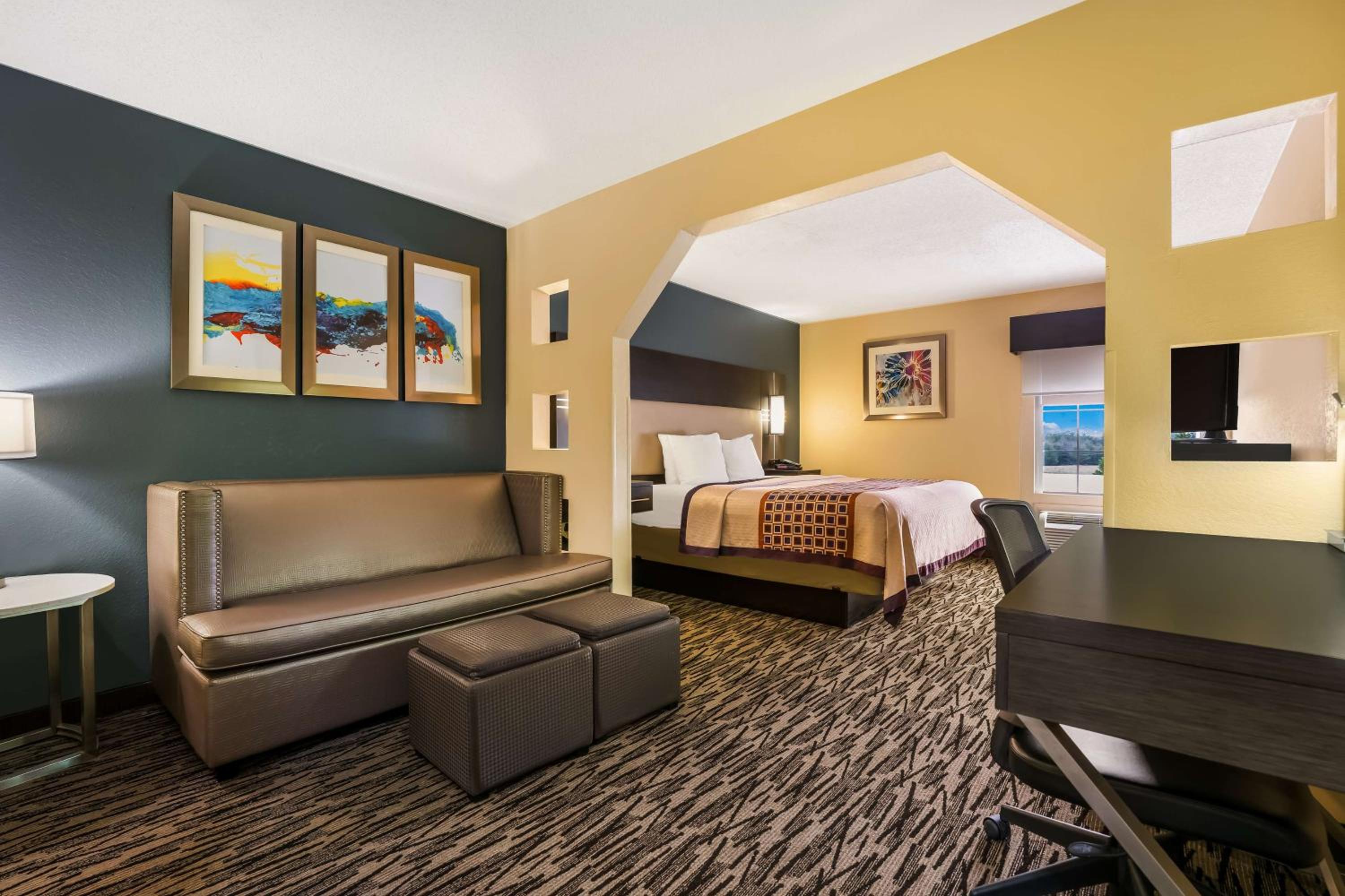 Mini King Suite with Sofa Bed - Disability Access/Non-Smoking - Photo 1
