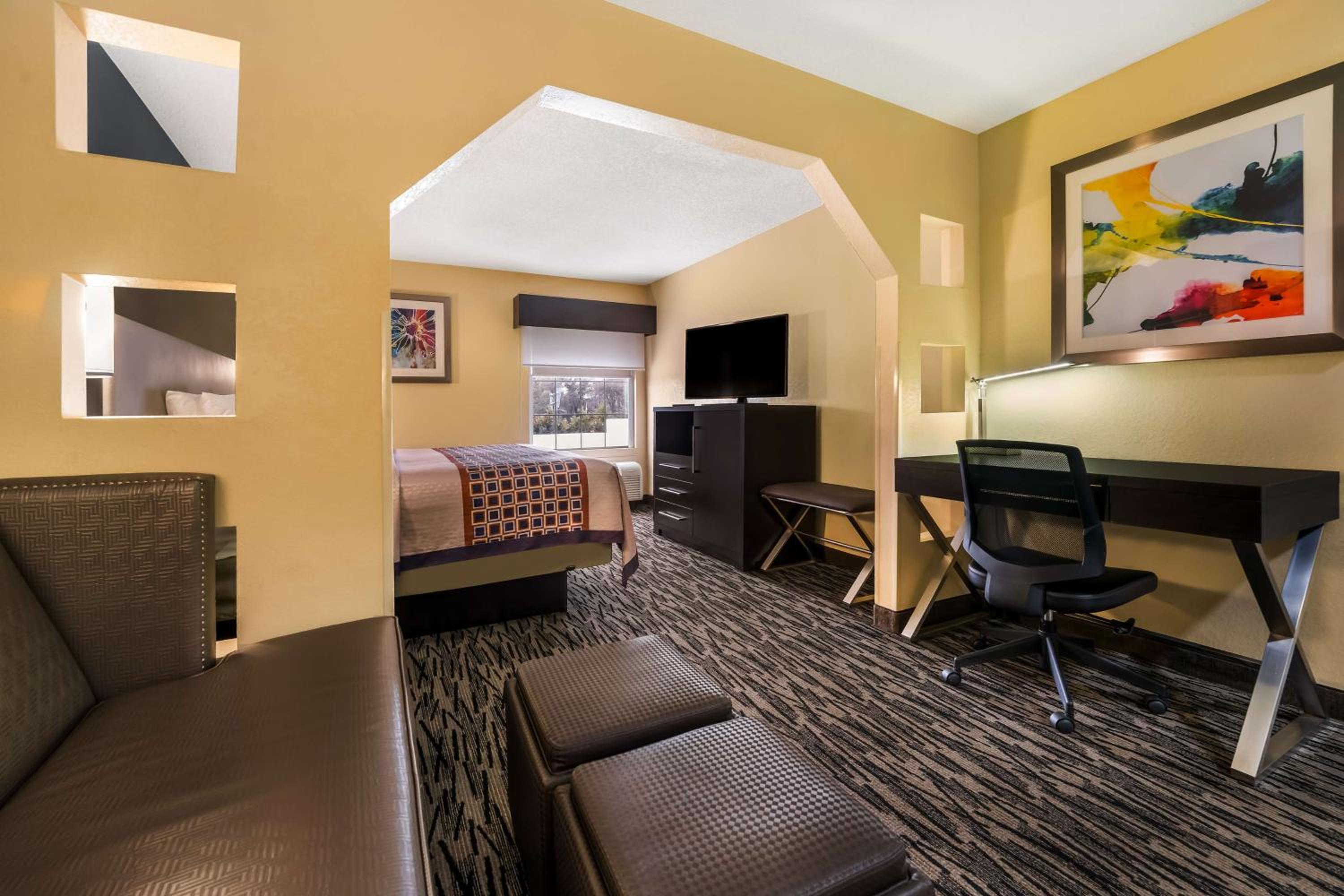 Mini King Suite with Sofa Bed - Disability Access/Non-Smoking - Photo 3