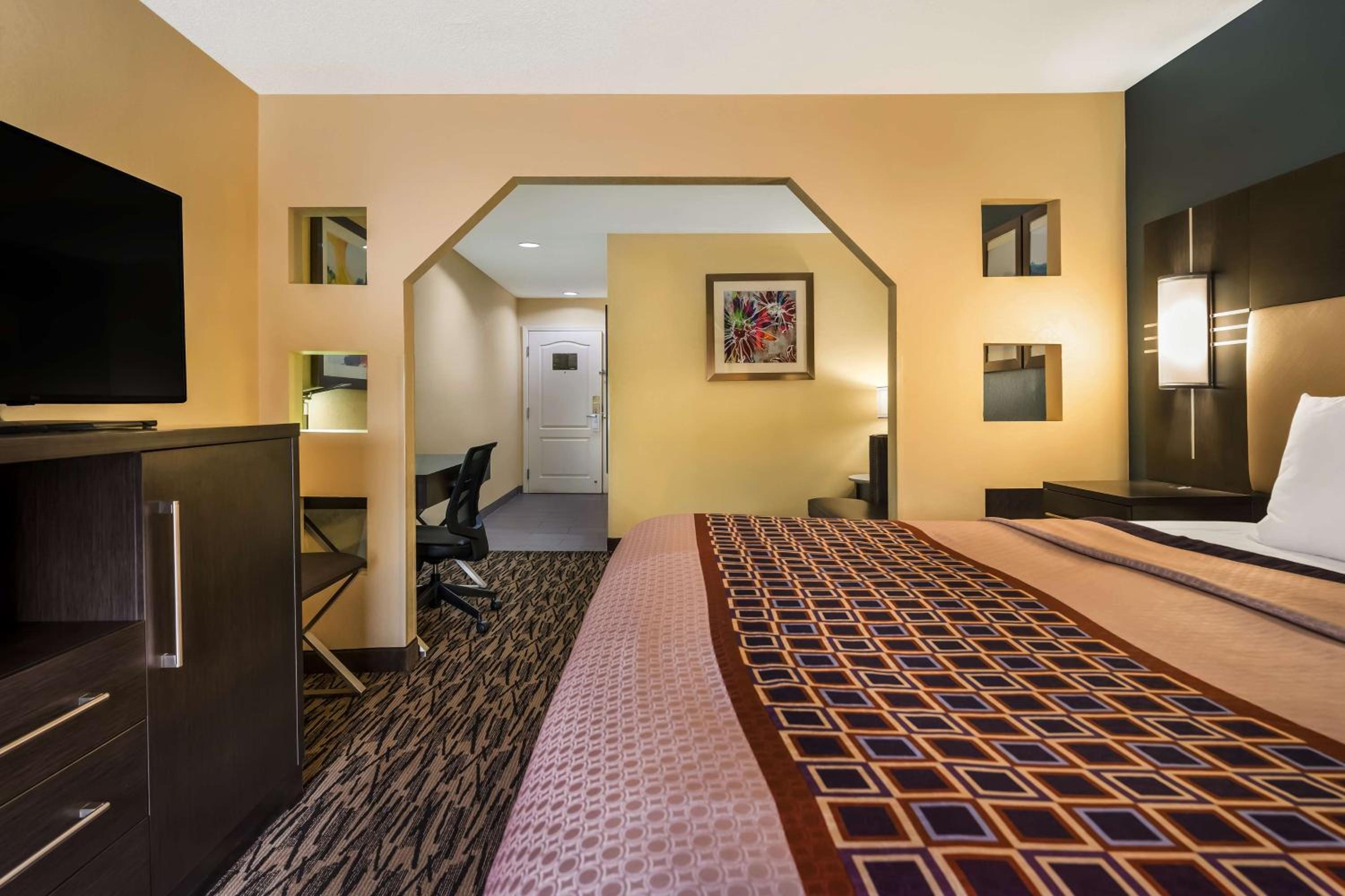 Mini King Suite with Sofa Bed - Disability Access/Non-Smoking - Photo 4