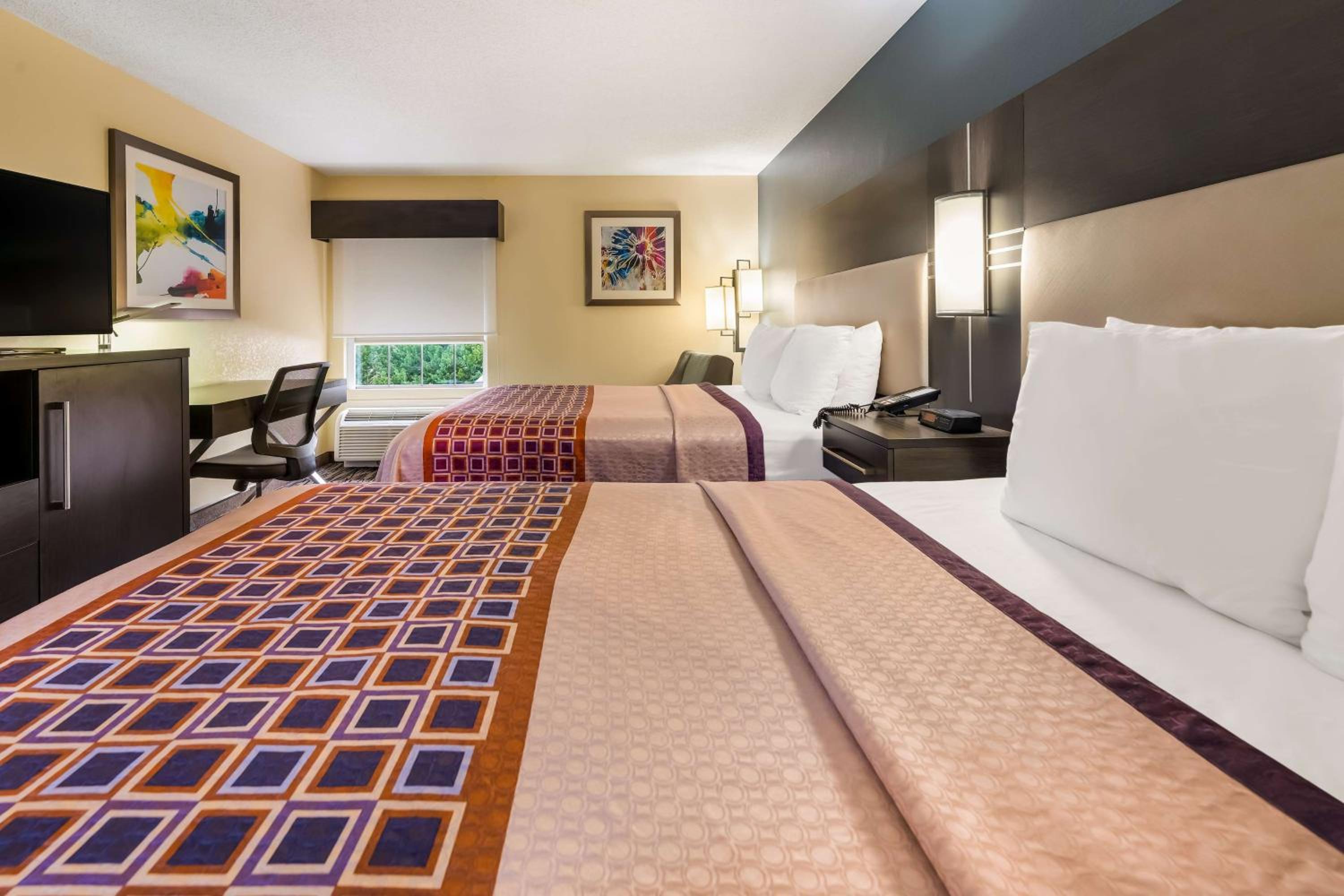 Queen Room with Two Queen Beds - Disability Access/Bath Tub - Photo 1