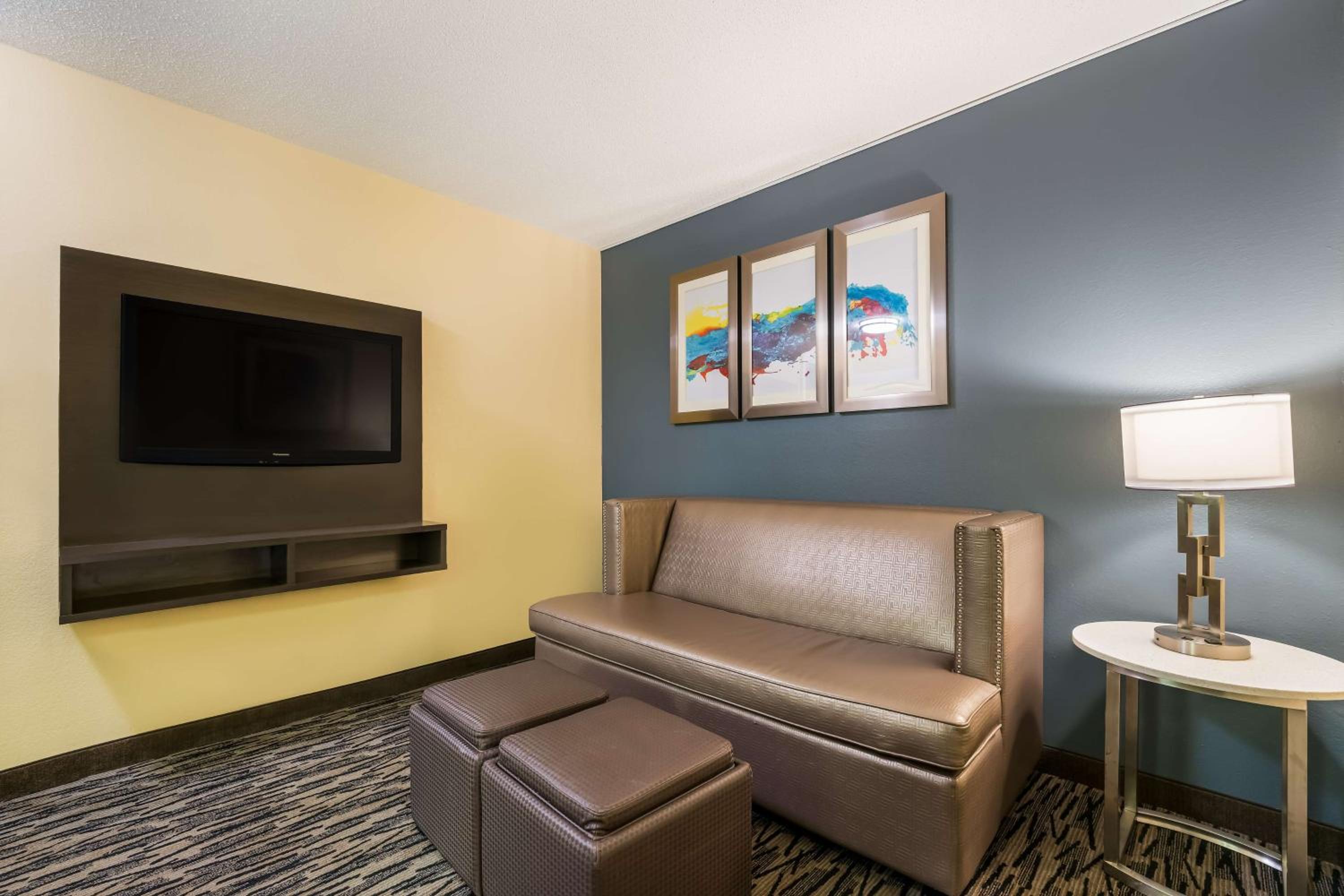 King Suite with Sofa Bed - Photo 3