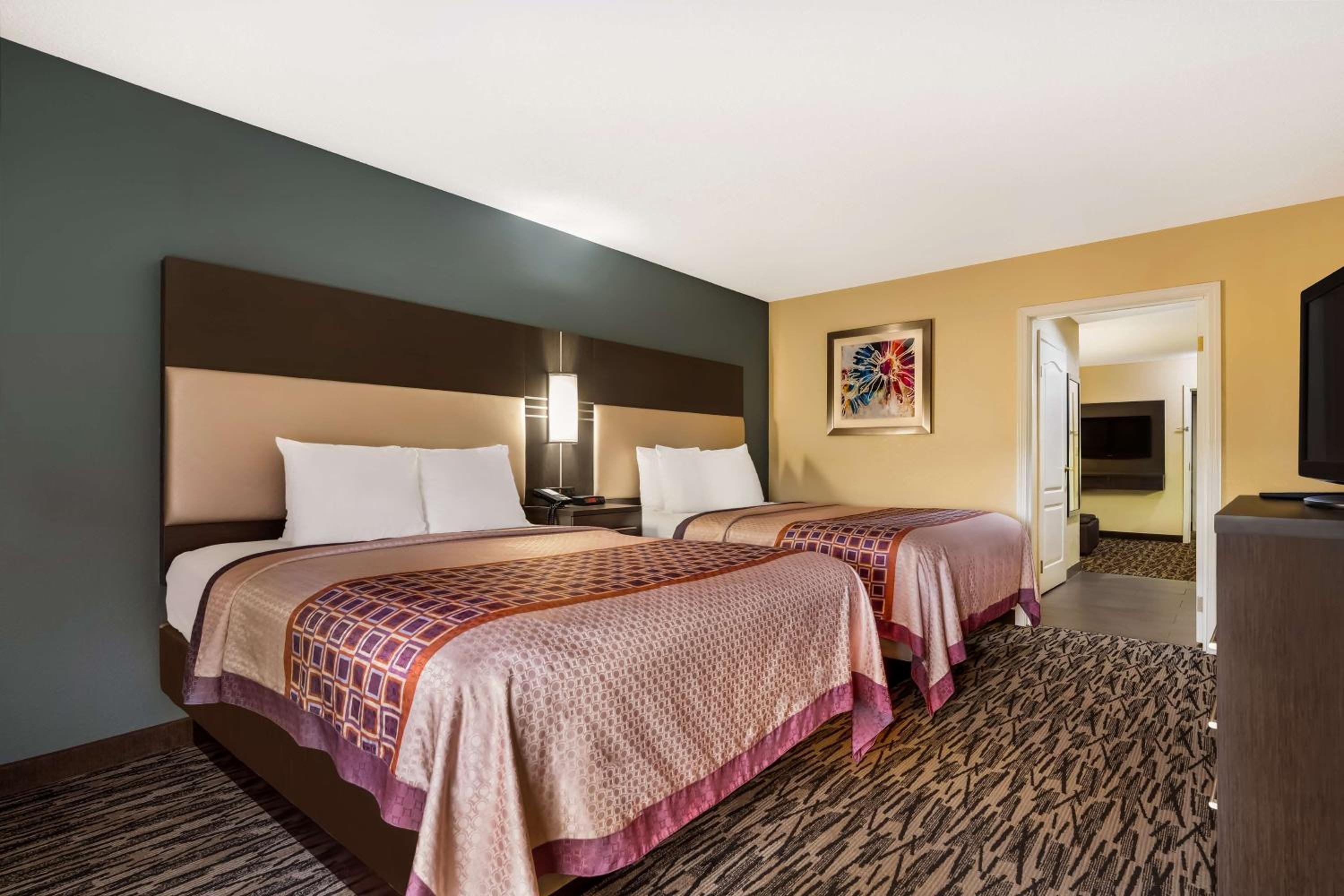 Queen Suite with Sofa Bed - Photo 1