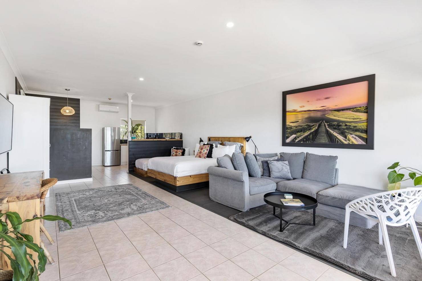 Luxury Beach Studio Apartment photo 3