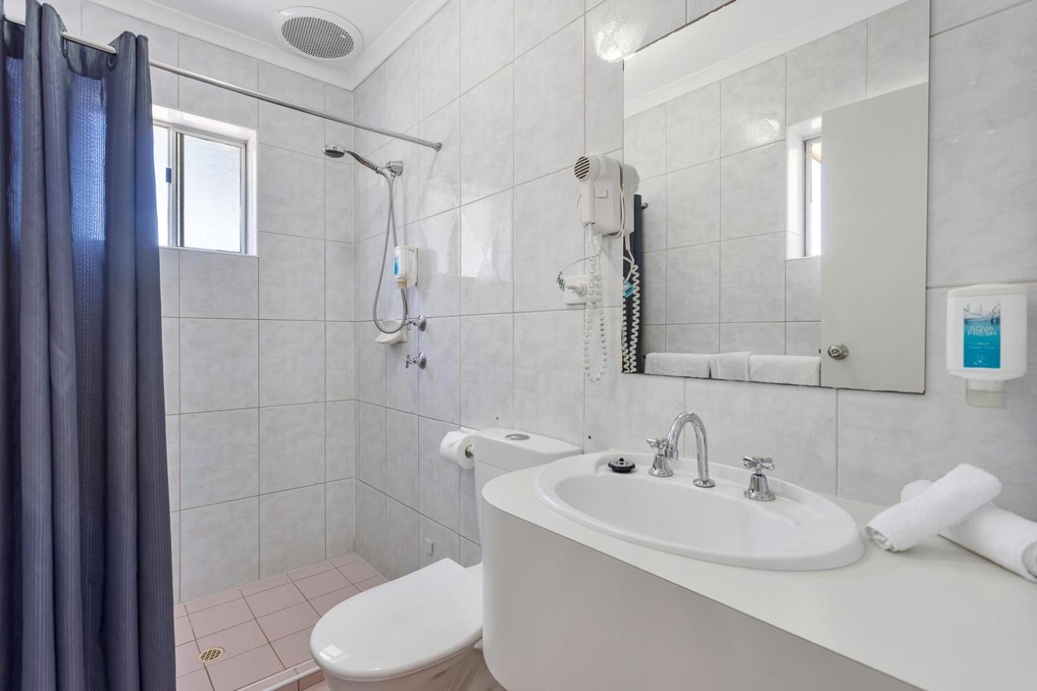 Queen Suite - Ground Floor photo 2
