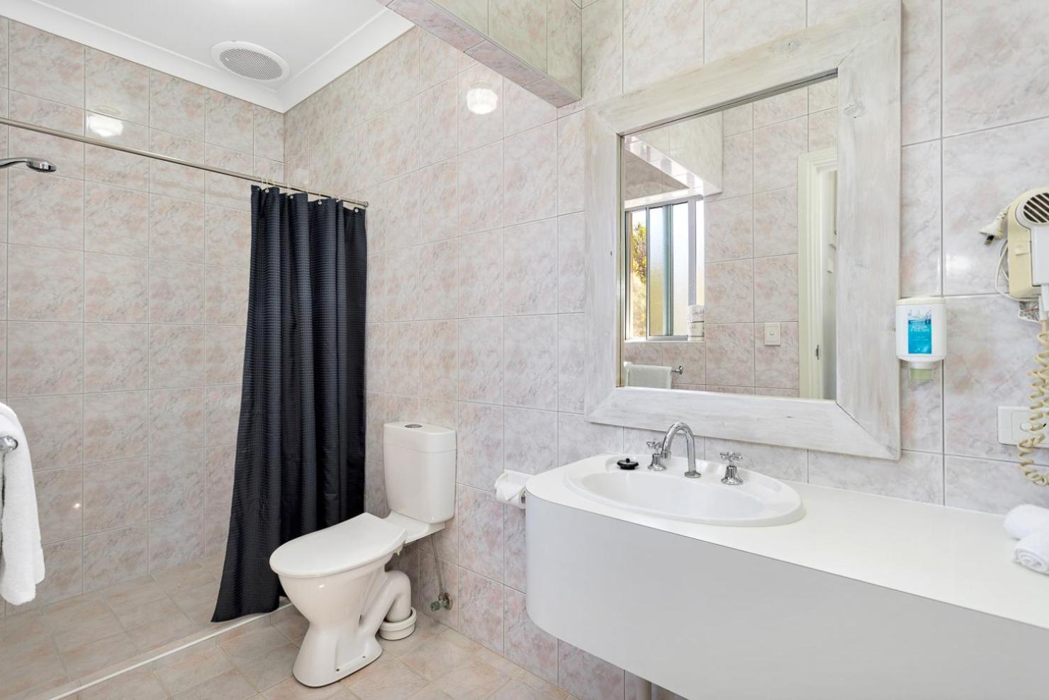 Deluxe Family Suite with Ocean View - Upstairs photo 2