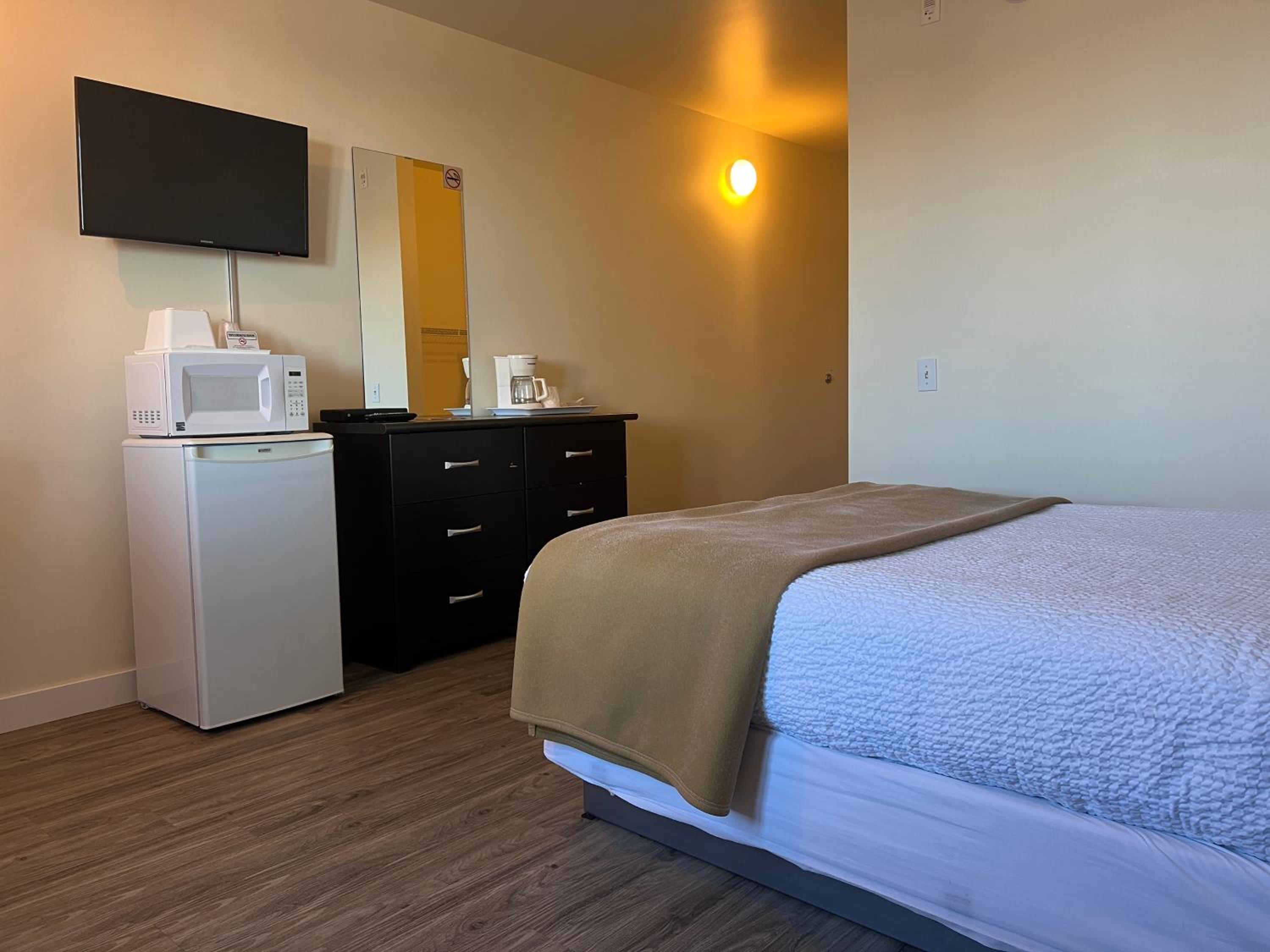 Queen Room - Disability Access - Photo 1