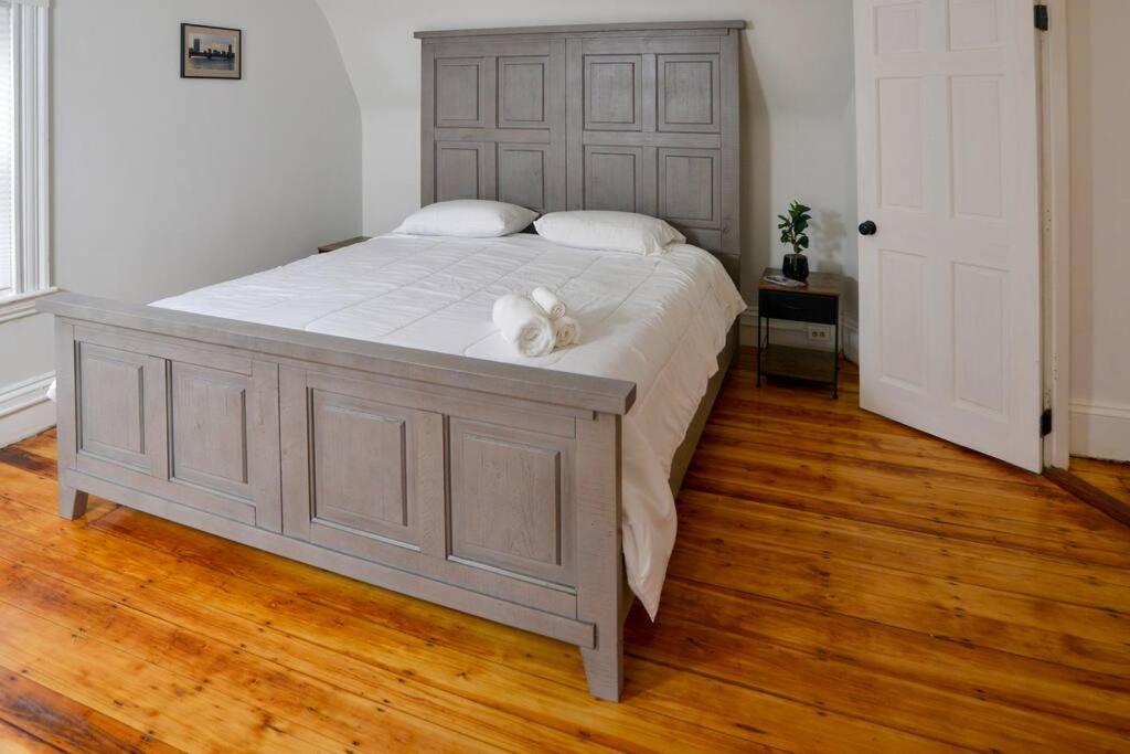 Seven-Bedroom House photo 2