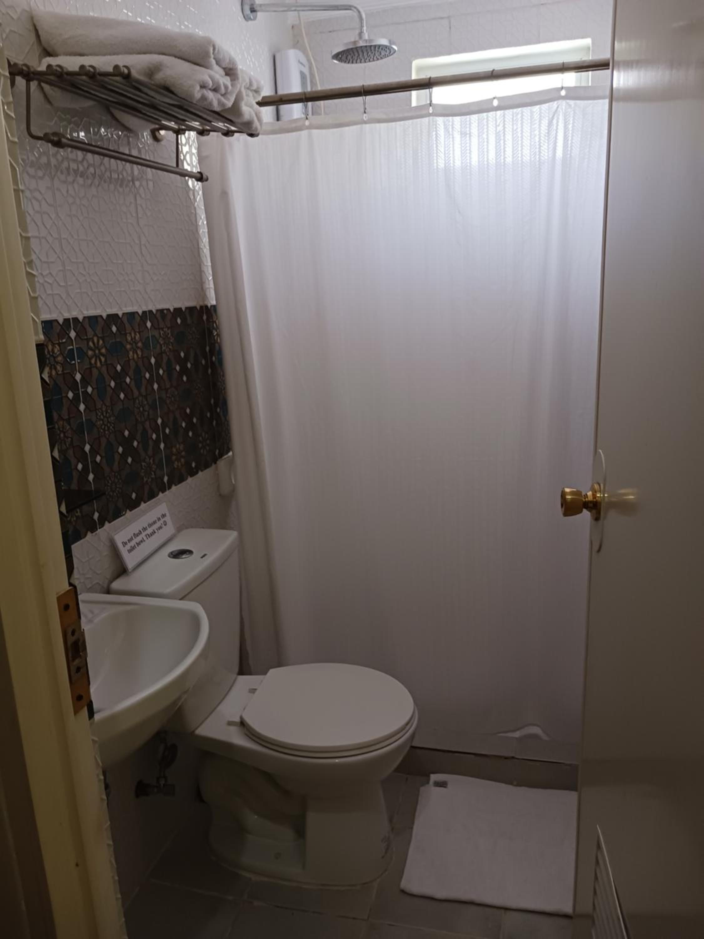 Double Room - Photo 6
