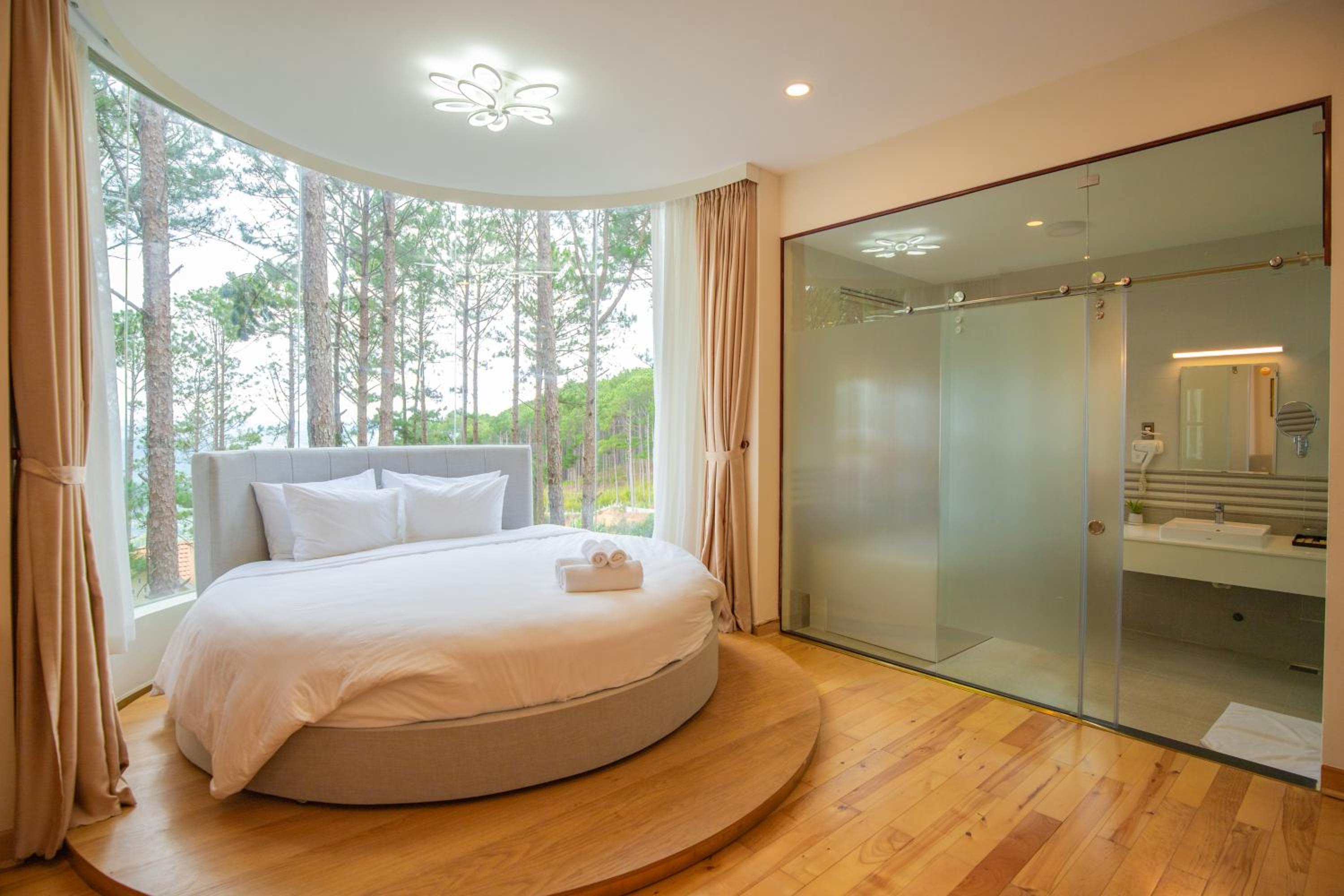 Suite with Mountain View