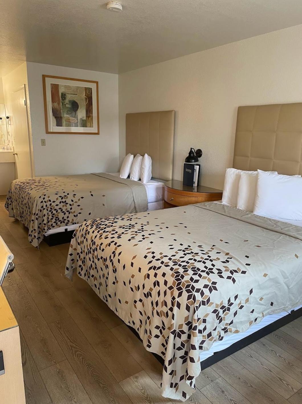 Standard Double Room - Photo 9