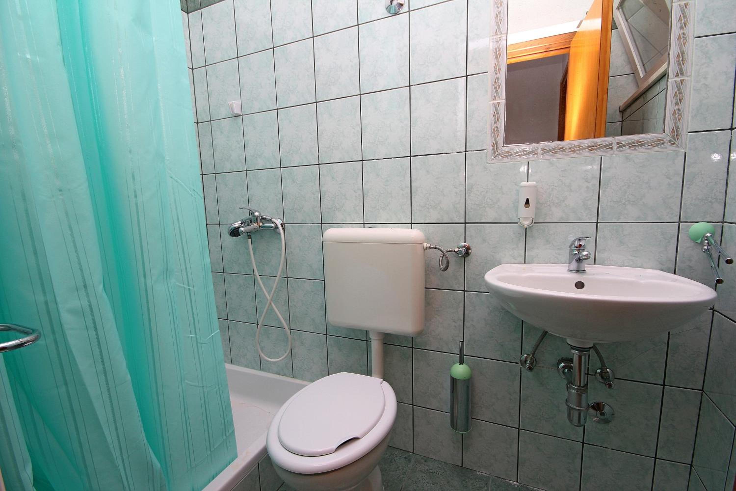 One-Bedroom Apartment - Photo 6