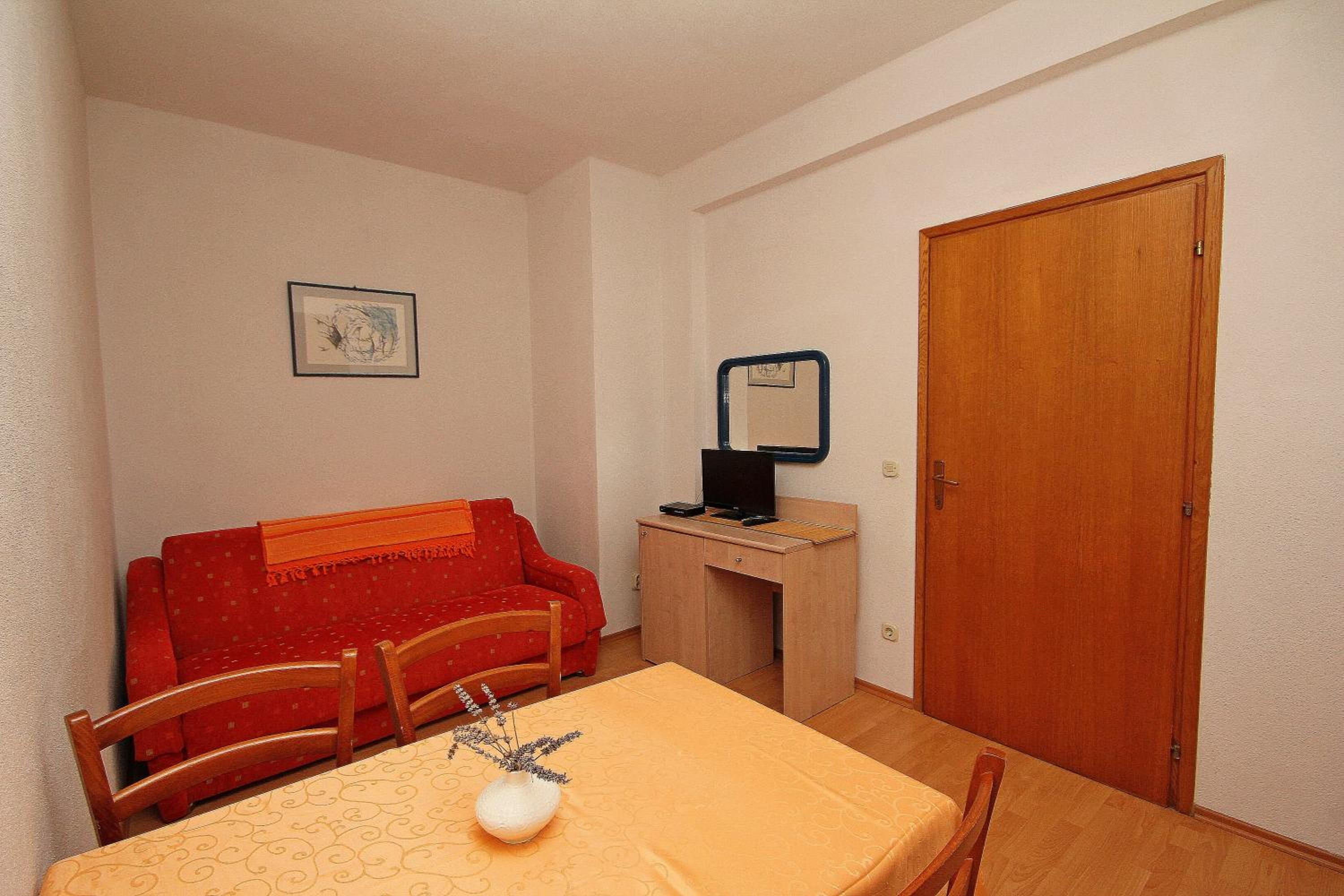 One-Bedroom Apartment - Photo 7
