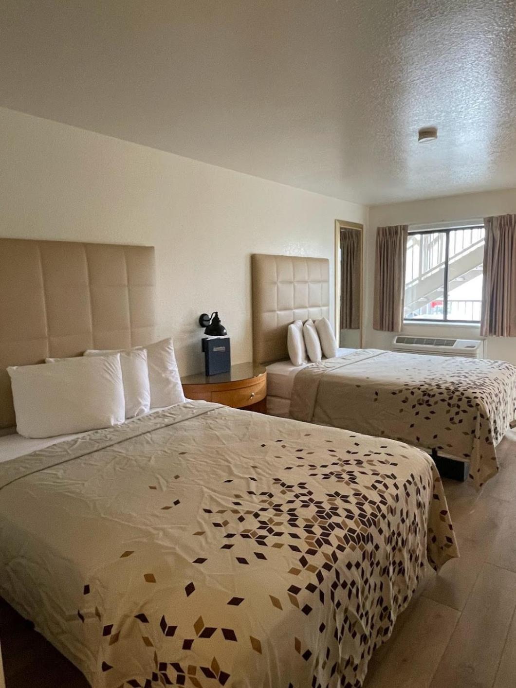 Standard Double Room - Photo 11