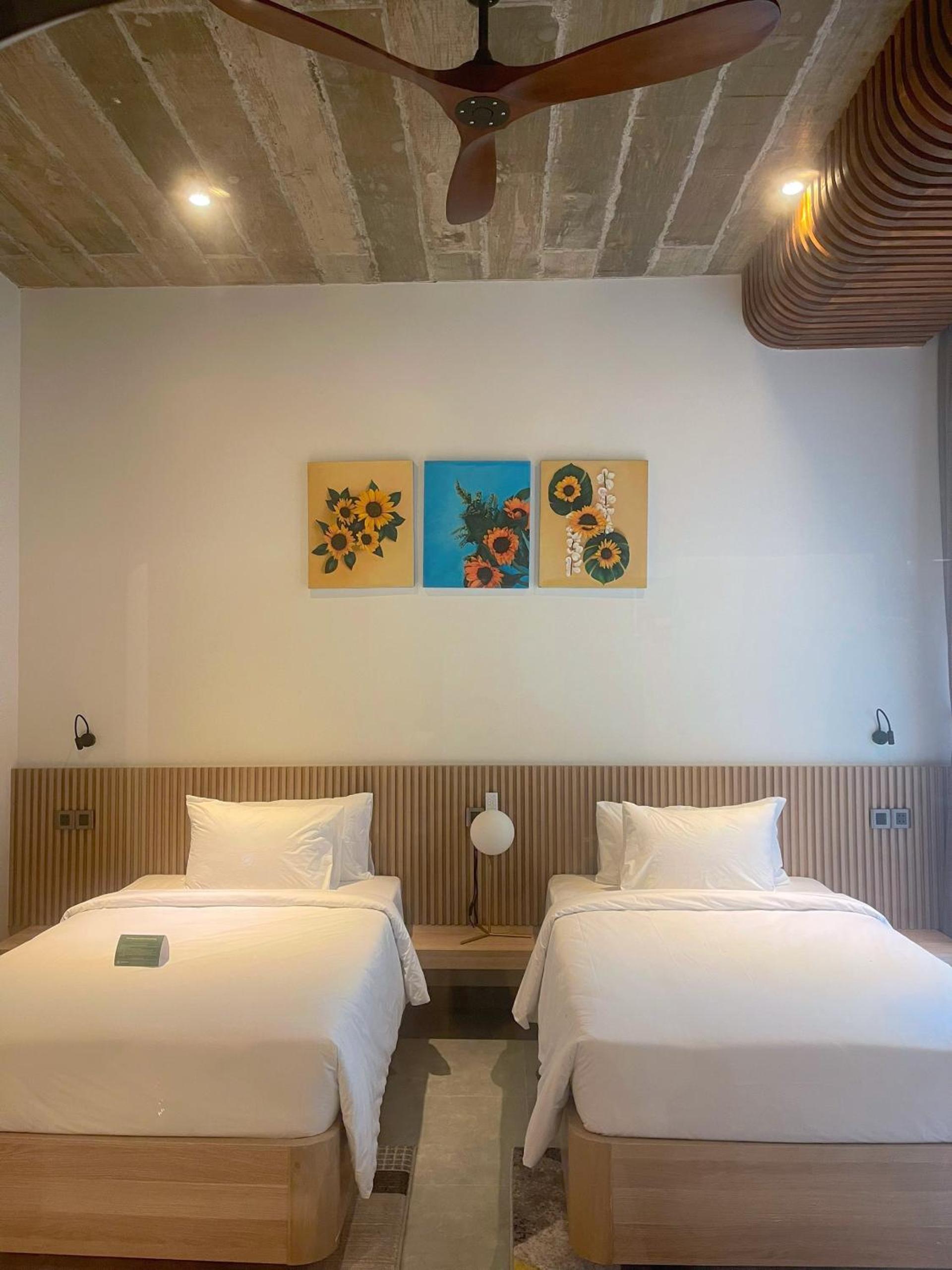 Twin Room with Pool View photo 2