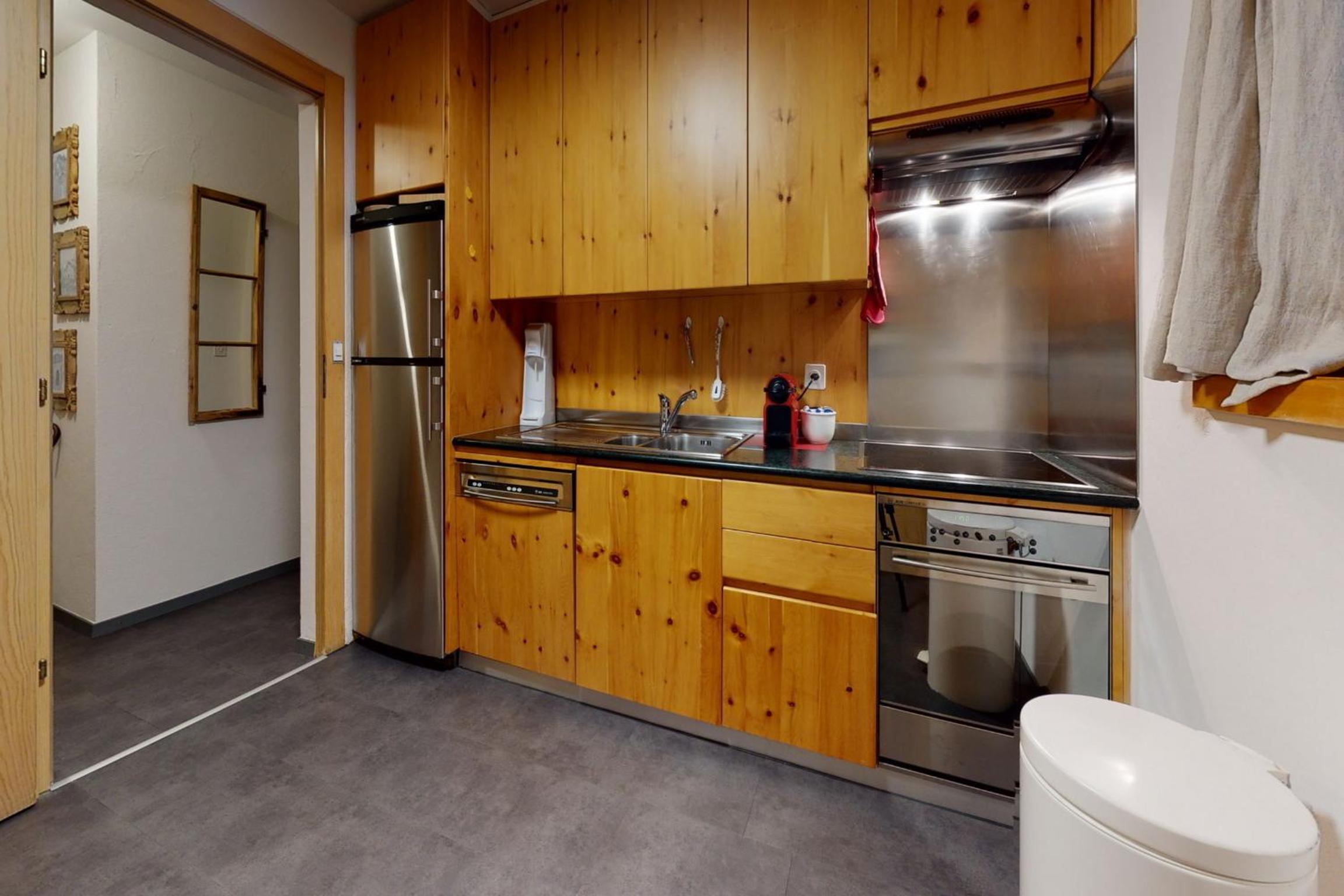 Apartment photo 2