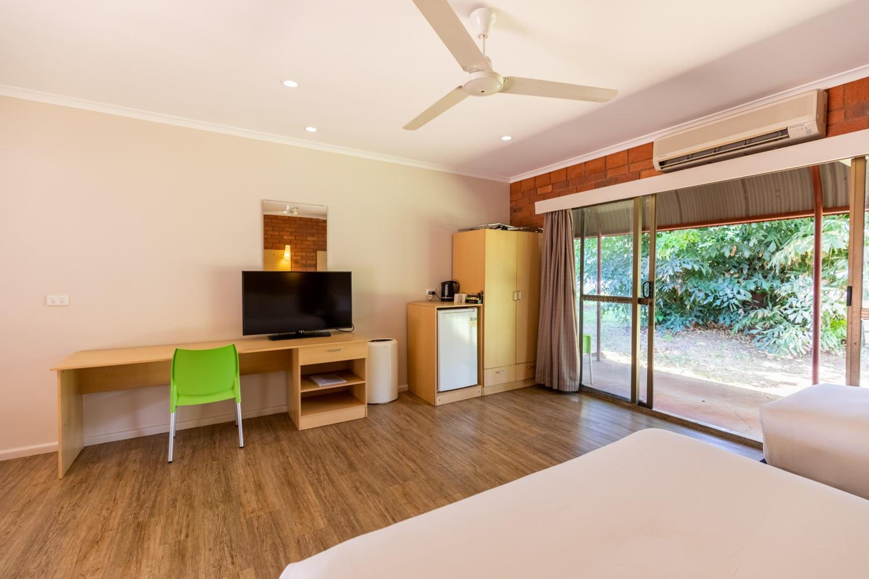 Deluxe Room - Photo 3