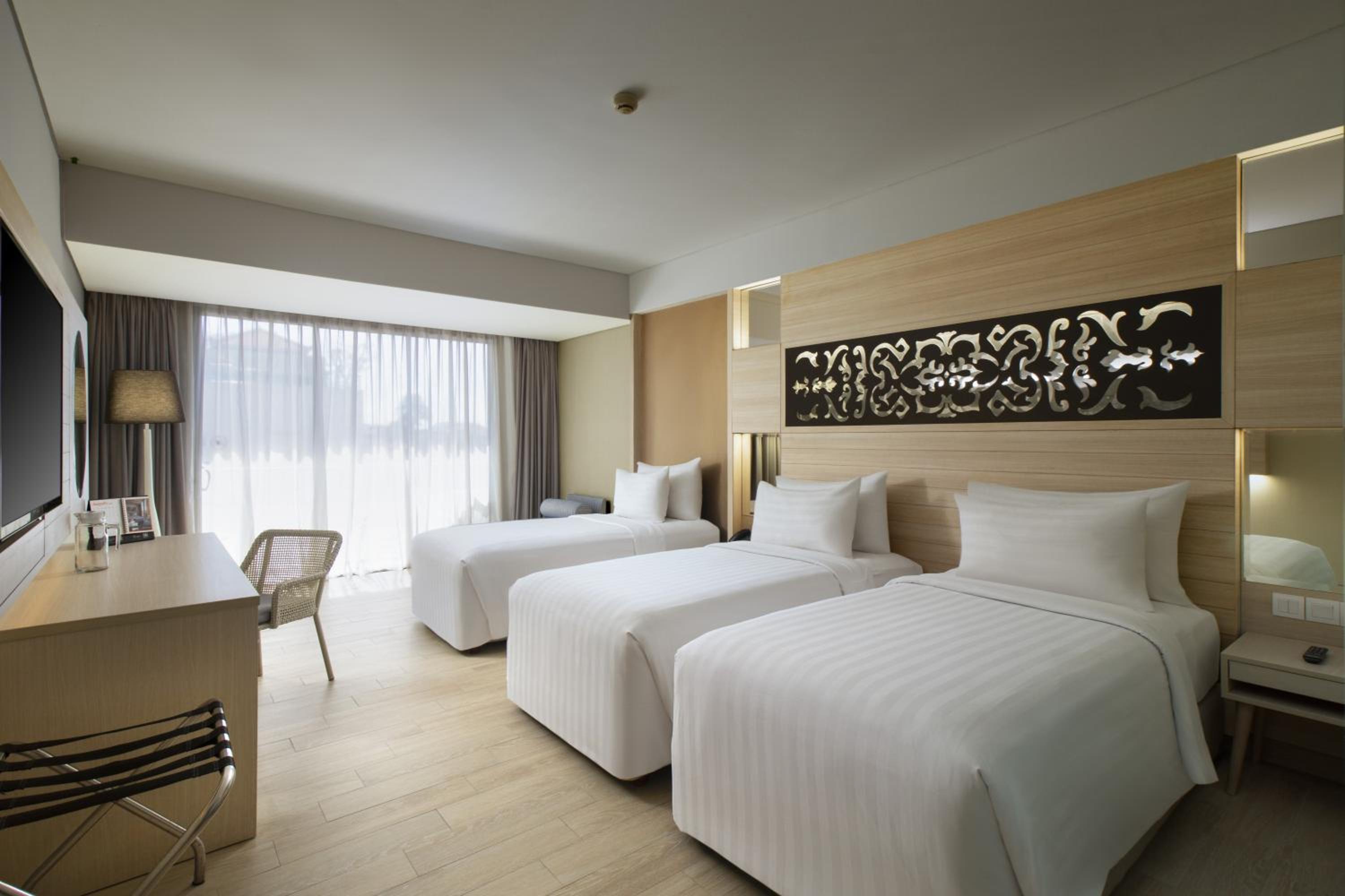 Triple Room with City View