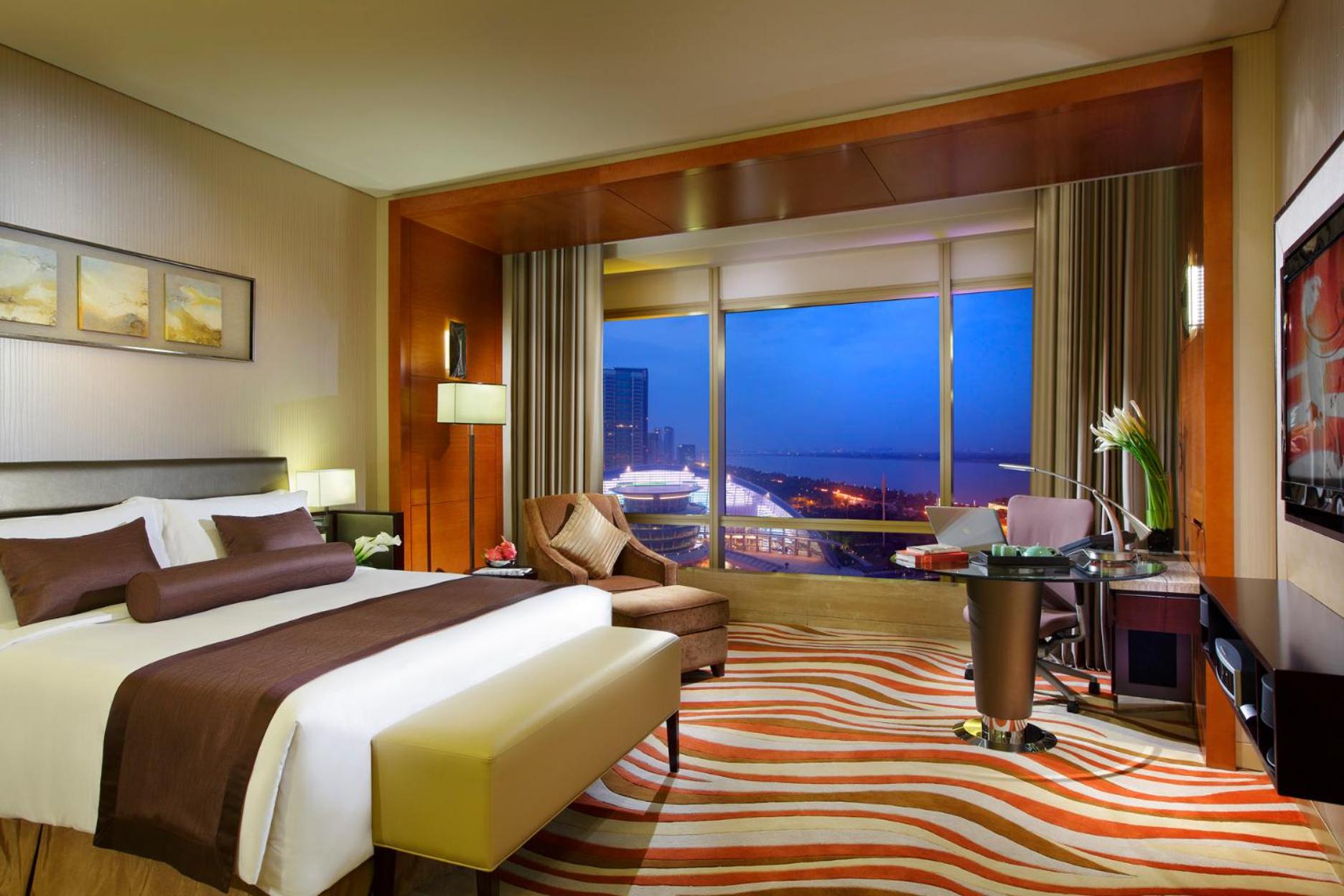 Premium King Room with River View - Photo 1