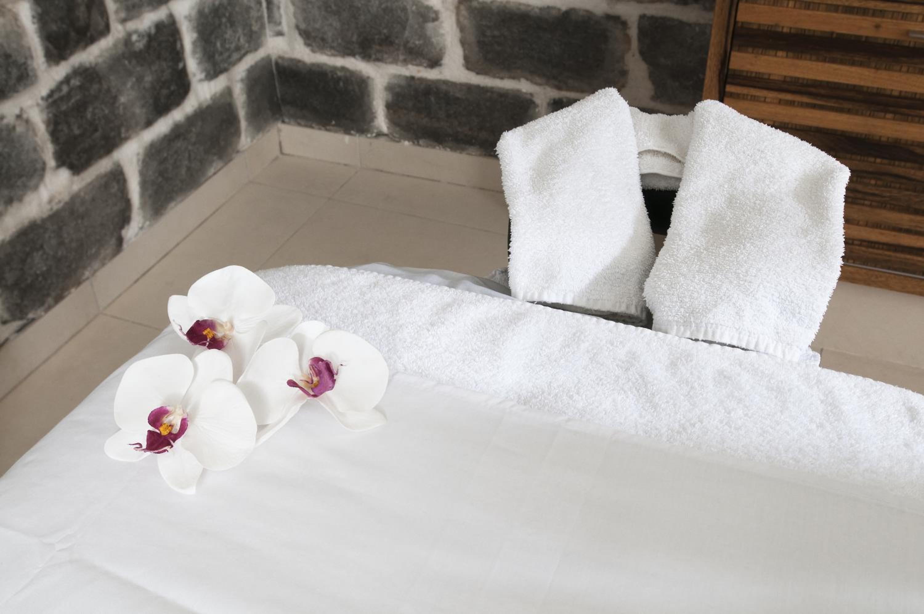 Double Room with Spa Access - Photo 14