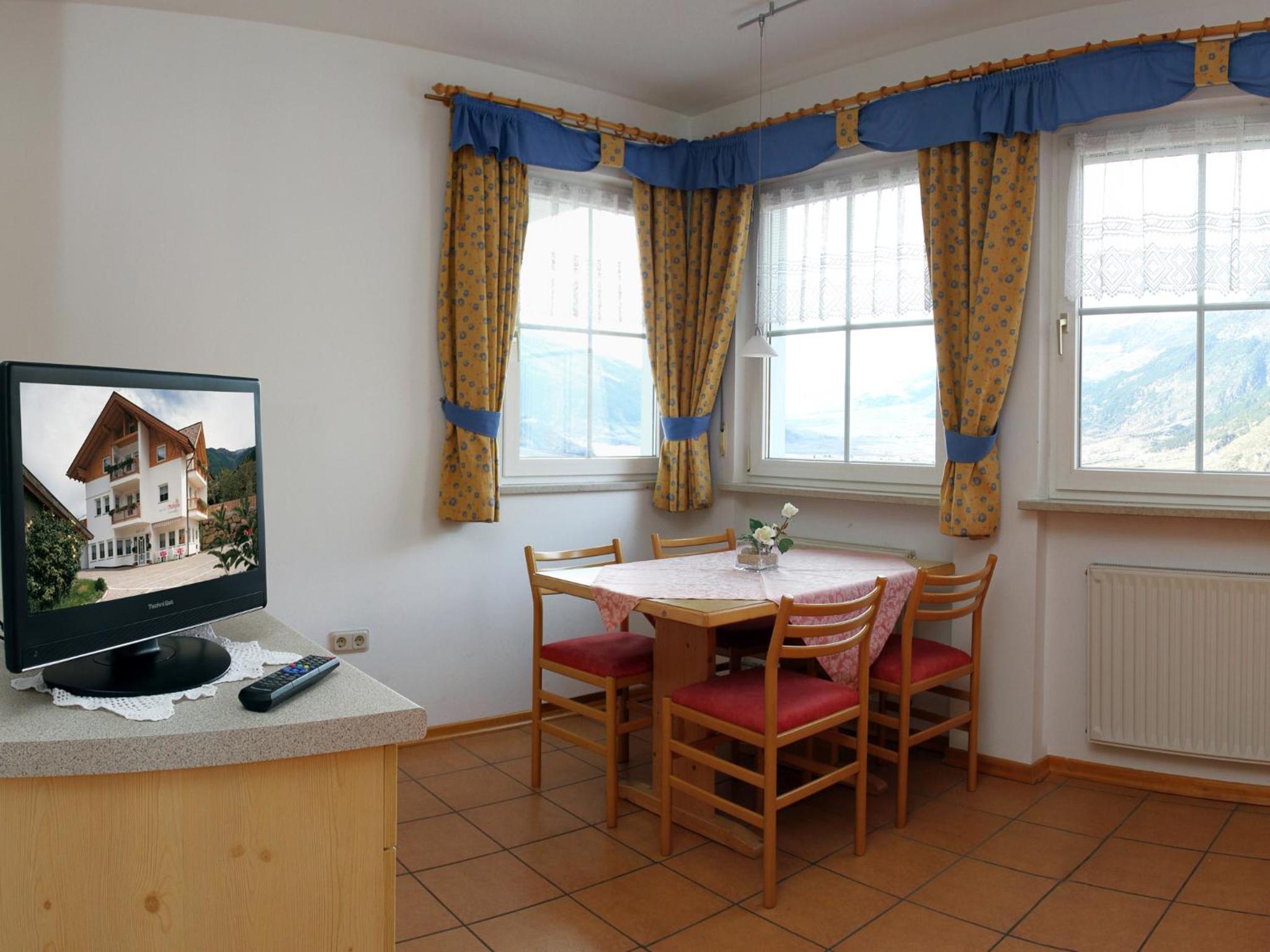 Apartment with Balcony and Valley View photo 3
