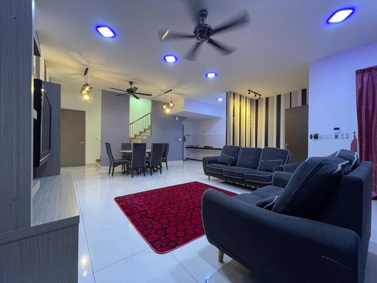 Four-Bedroom House photo 3