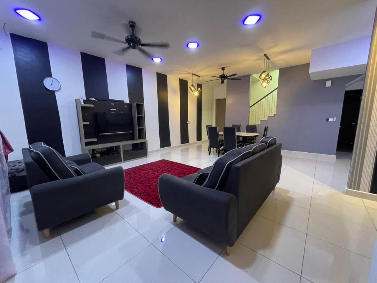 Four-Bedroom House photo 1