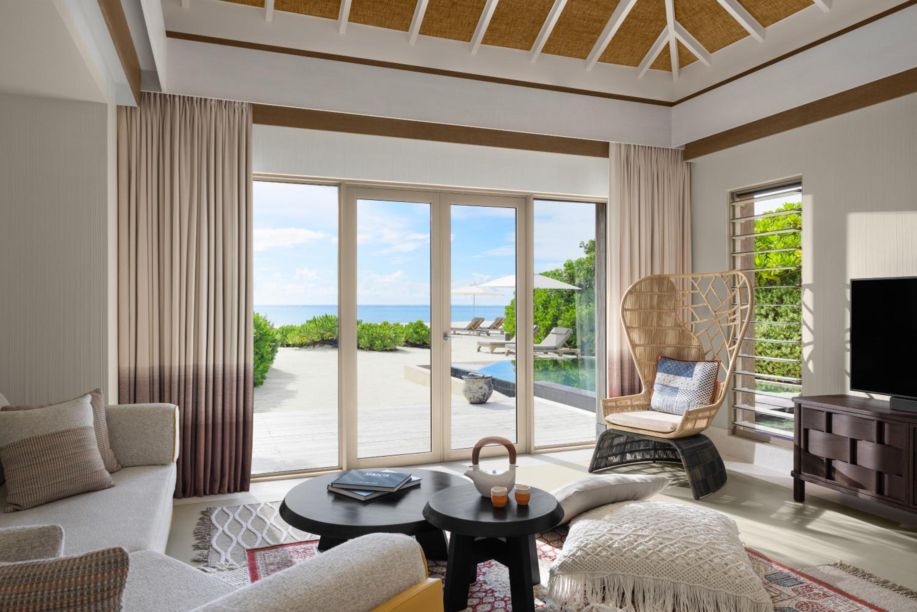 One-Bedroom Villa with Beach Pool - Club Benefits, InterContinental Maldives Maamunagau Resort