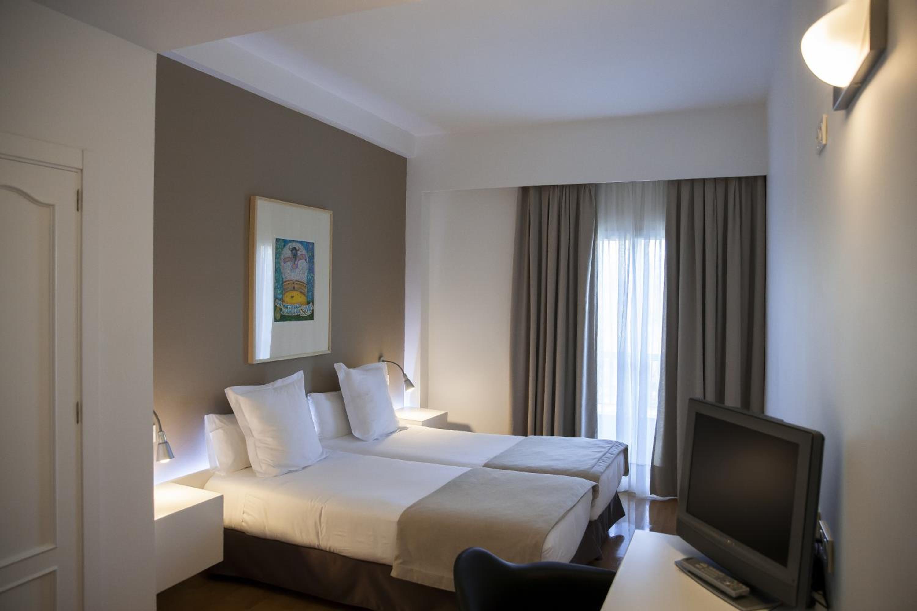 Comfort Double or Twin Room with View - Photo 11