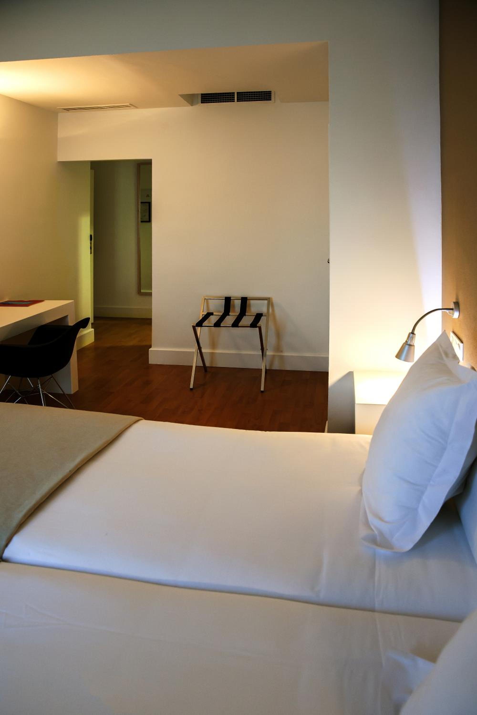 Comfort Double or Twin Room with View - Photo 10